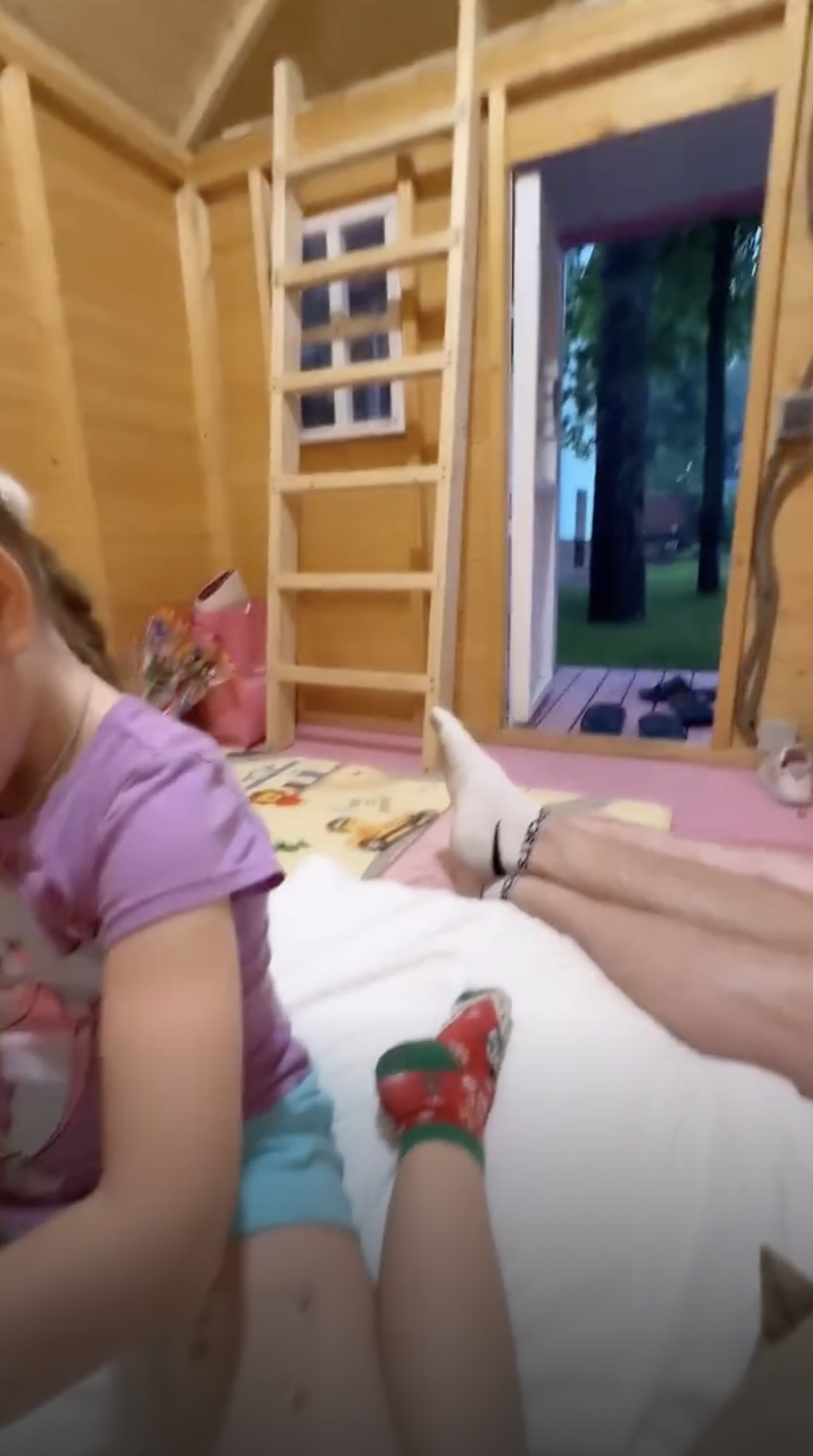 Лера Кудрявцева с мужем и дочерью. Скрин: Инстаграм (запрещён в РФ) @leratv