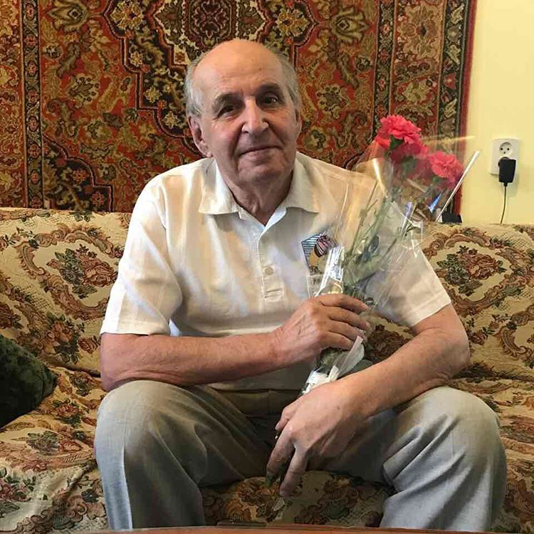 Дилявер Эннанович, дедушка Севиль. Фото предоставлено командой артистки