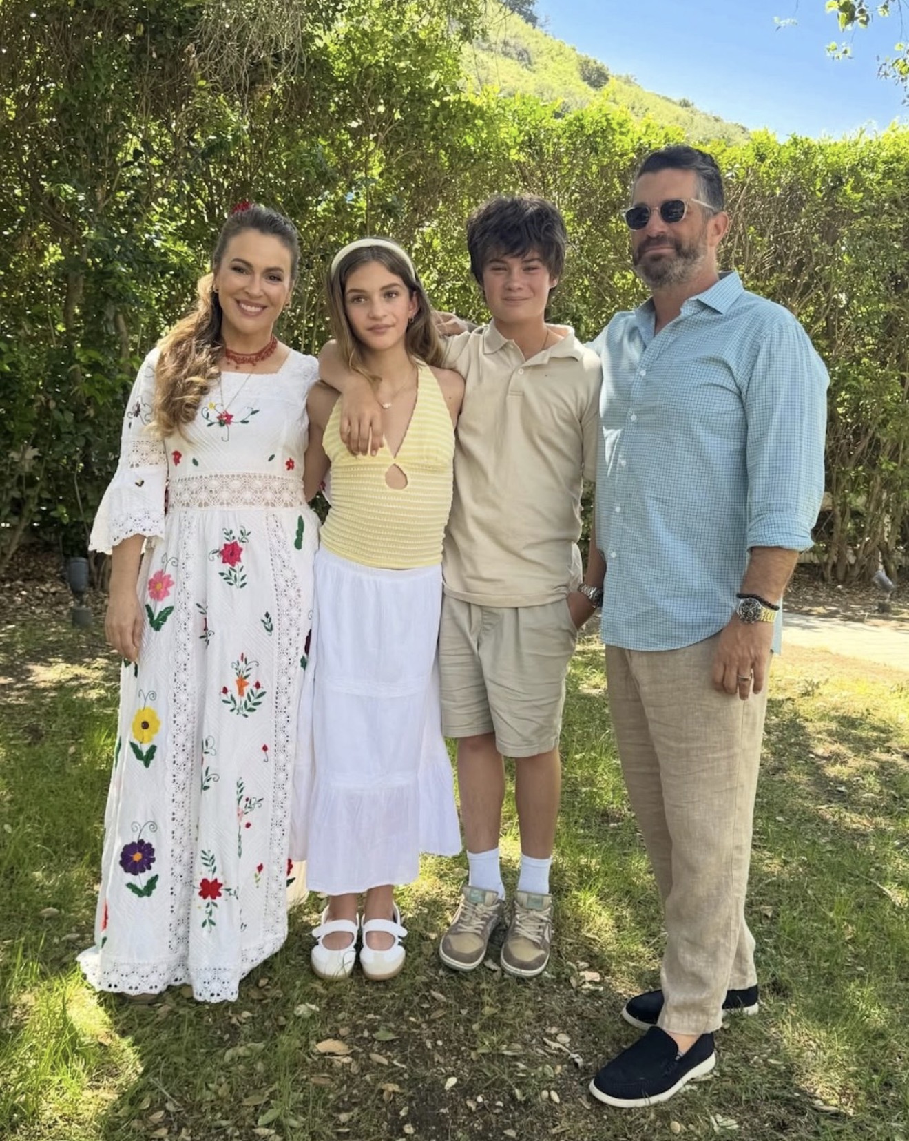 Алисса Милано с мужем и детьми. Фото: Соцсети Алиссы Милано