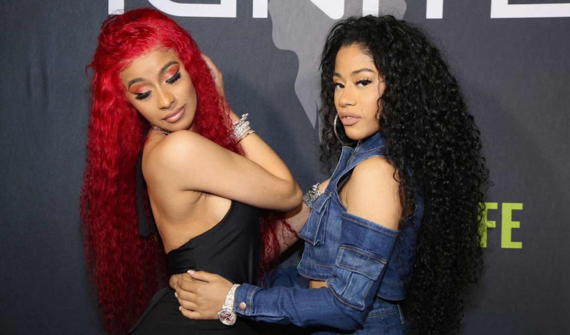 Cardi B с младшей сестрой Хеннесси