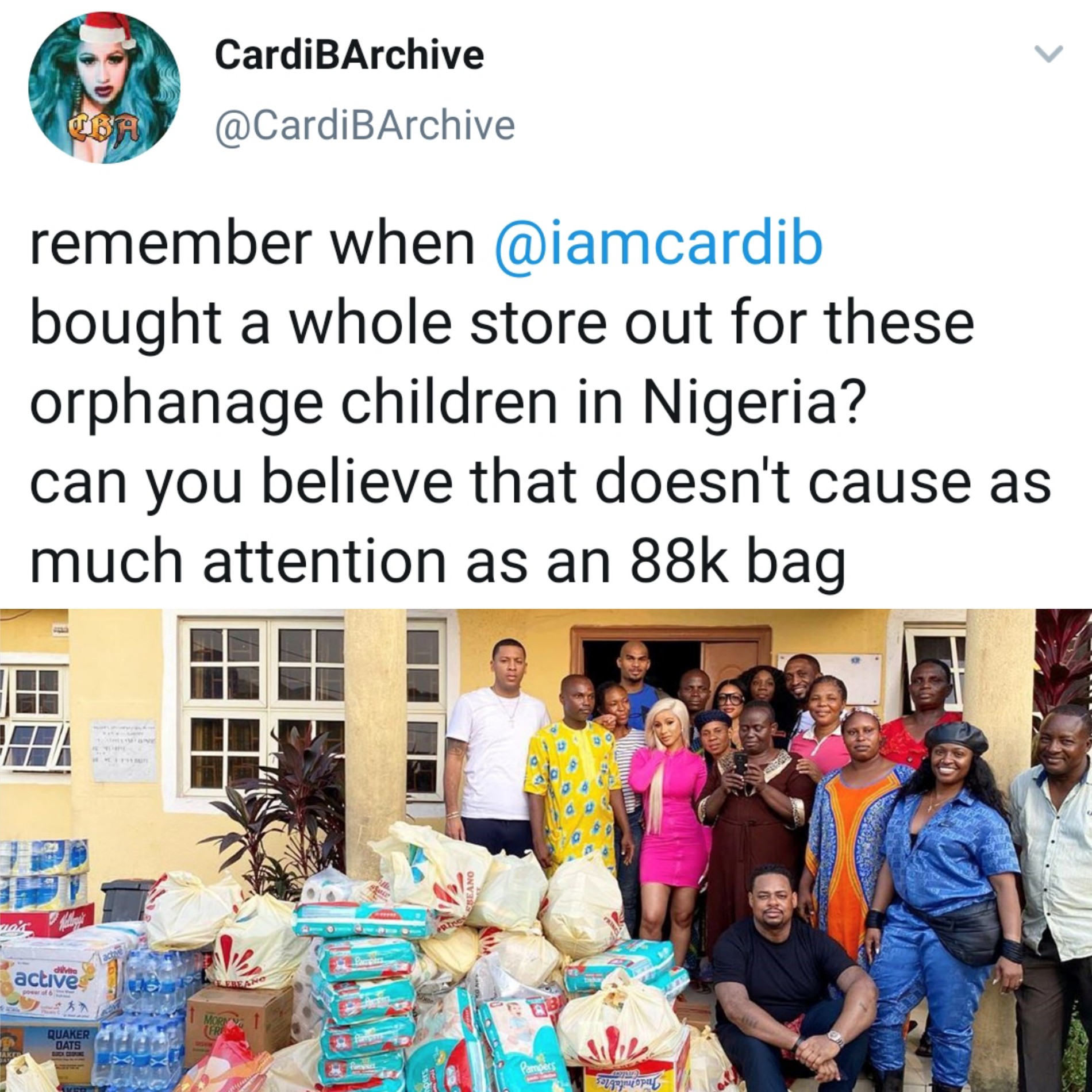«Помните, когда Карди Би купила все, что было в магазине, для детей из приюта в Нигерии? Представляете, это не привлекло так много внимания, как сумочка за 88 тысяч»