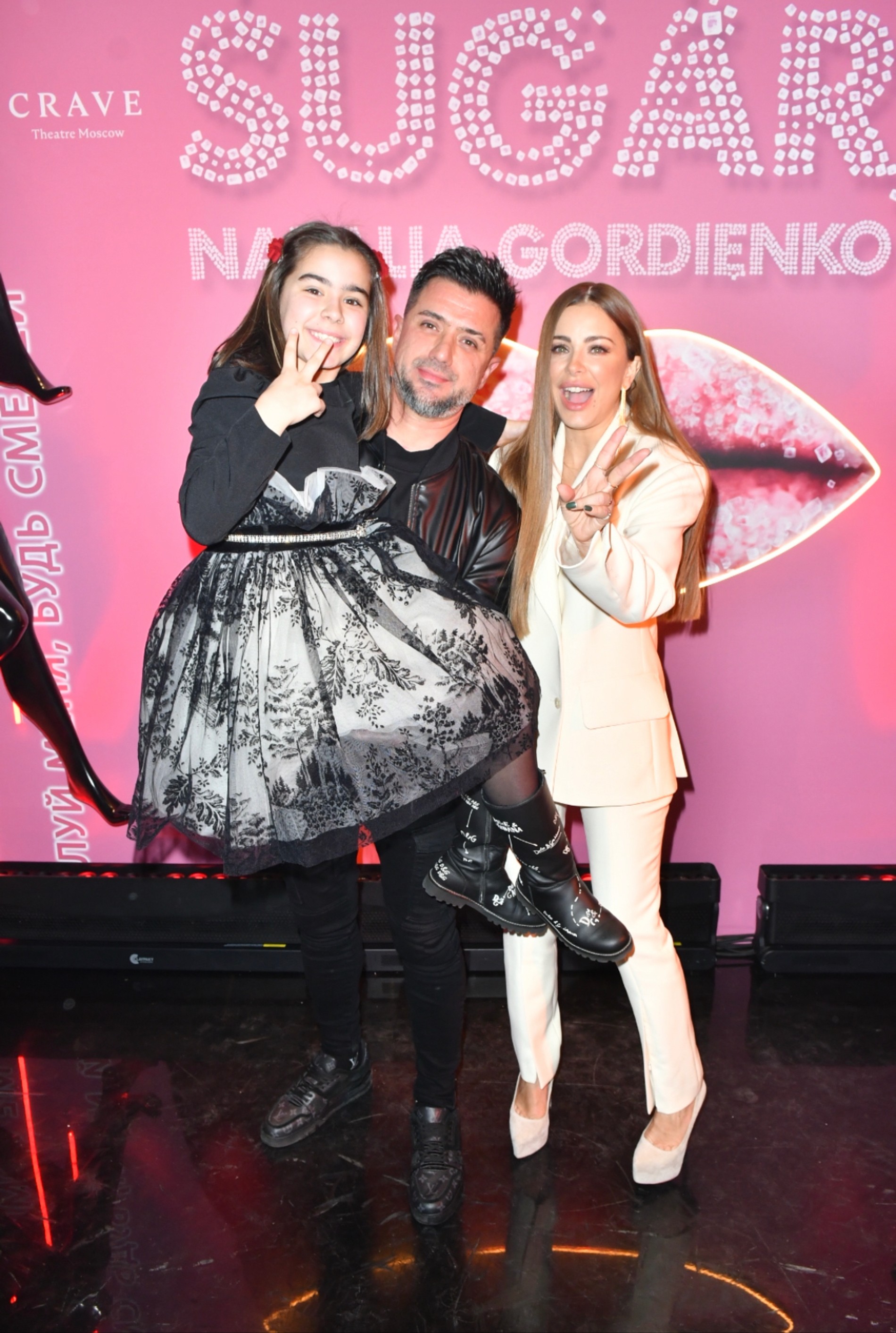 Ани Лорак и Мурат Налчаджиоглу с дочерью Софией.
Фото © PersonaStars