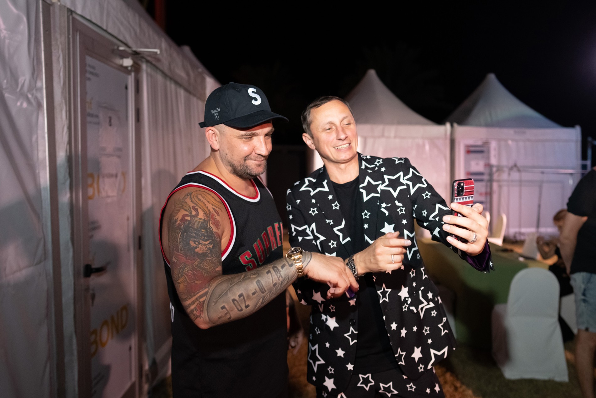 Баста и ведущий фестиваля Вадим Галыгин