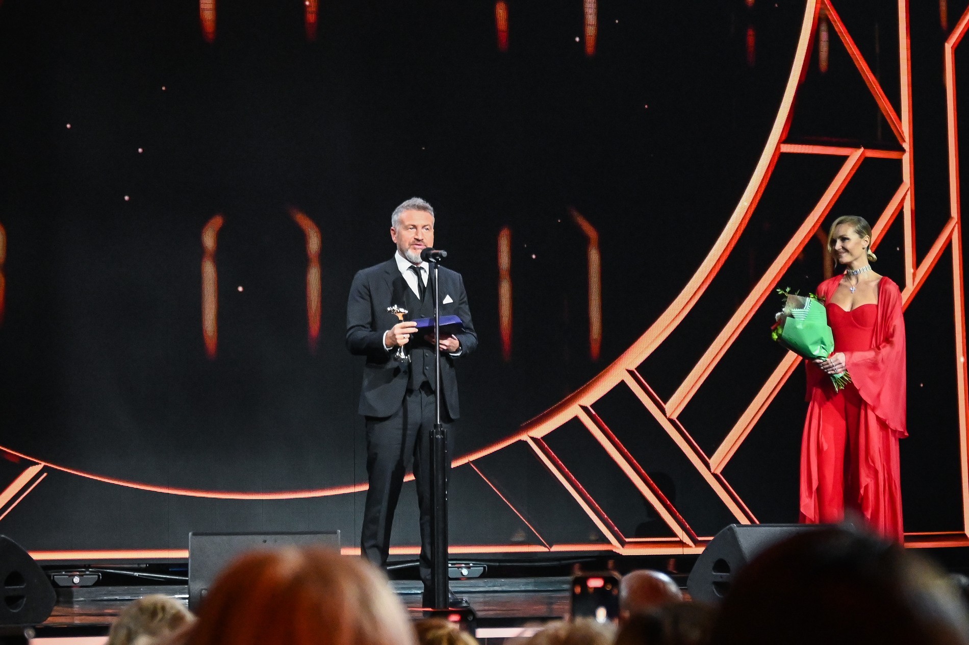 Леонид Агутин с наградой