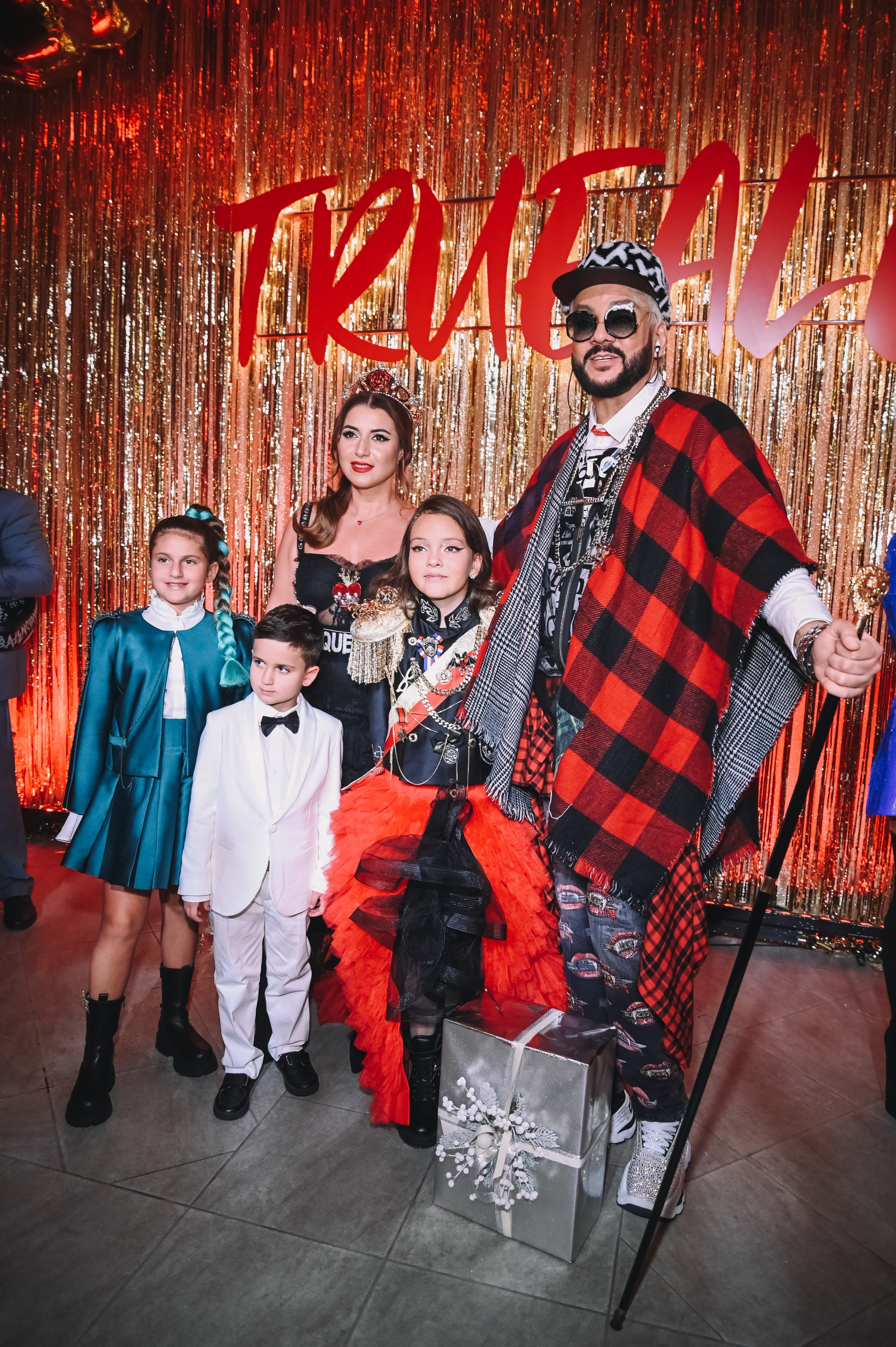 Жасмин с детьми, Аллой-Викторией и Филиппом Киркоровым