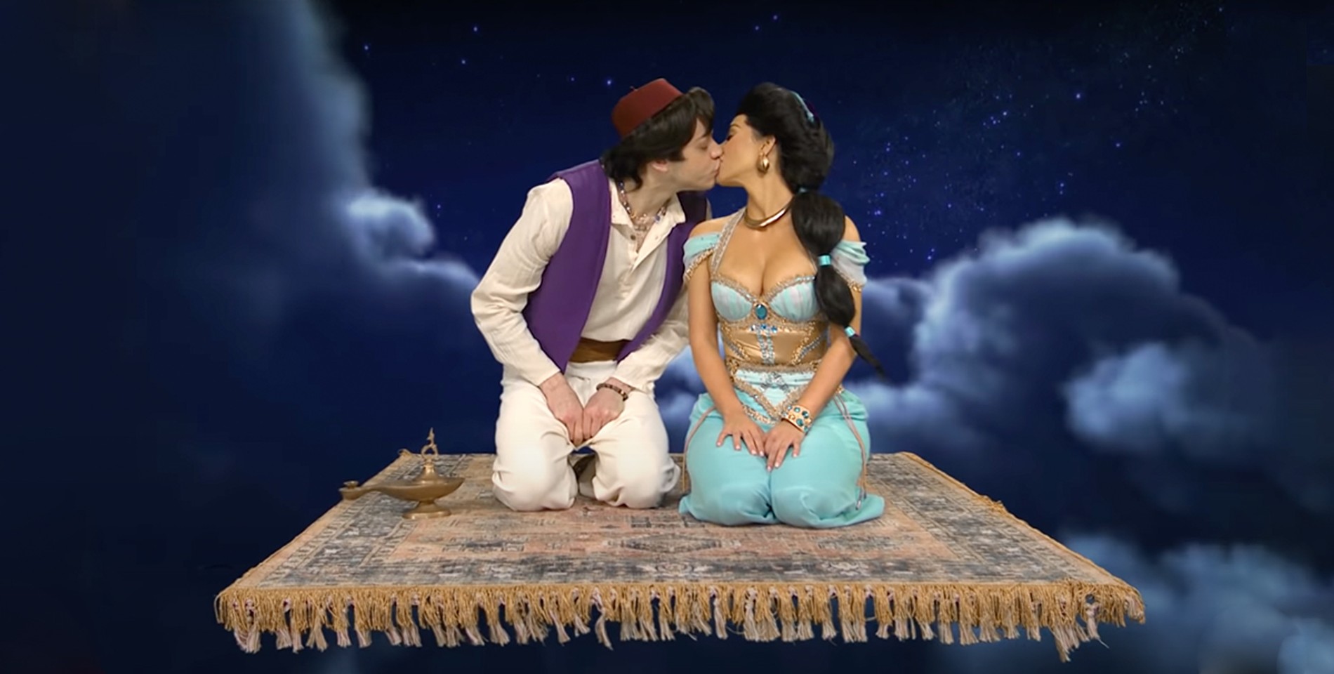 Ким Кардашьян и Пит Дэвидсон
Фото: кадр шоу Saturday Night Live