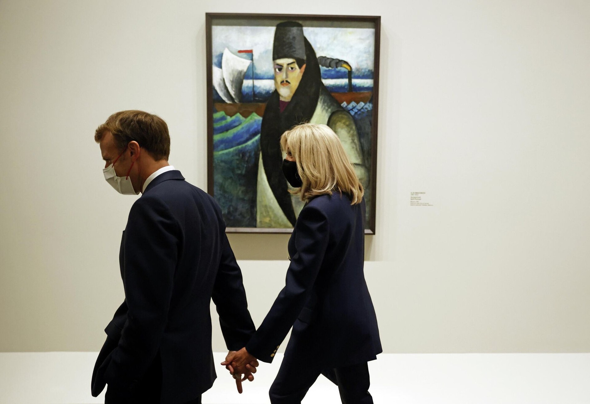 Эмманюэль Макрон с супругой на открытии выставки в Париже
Фото: TACC