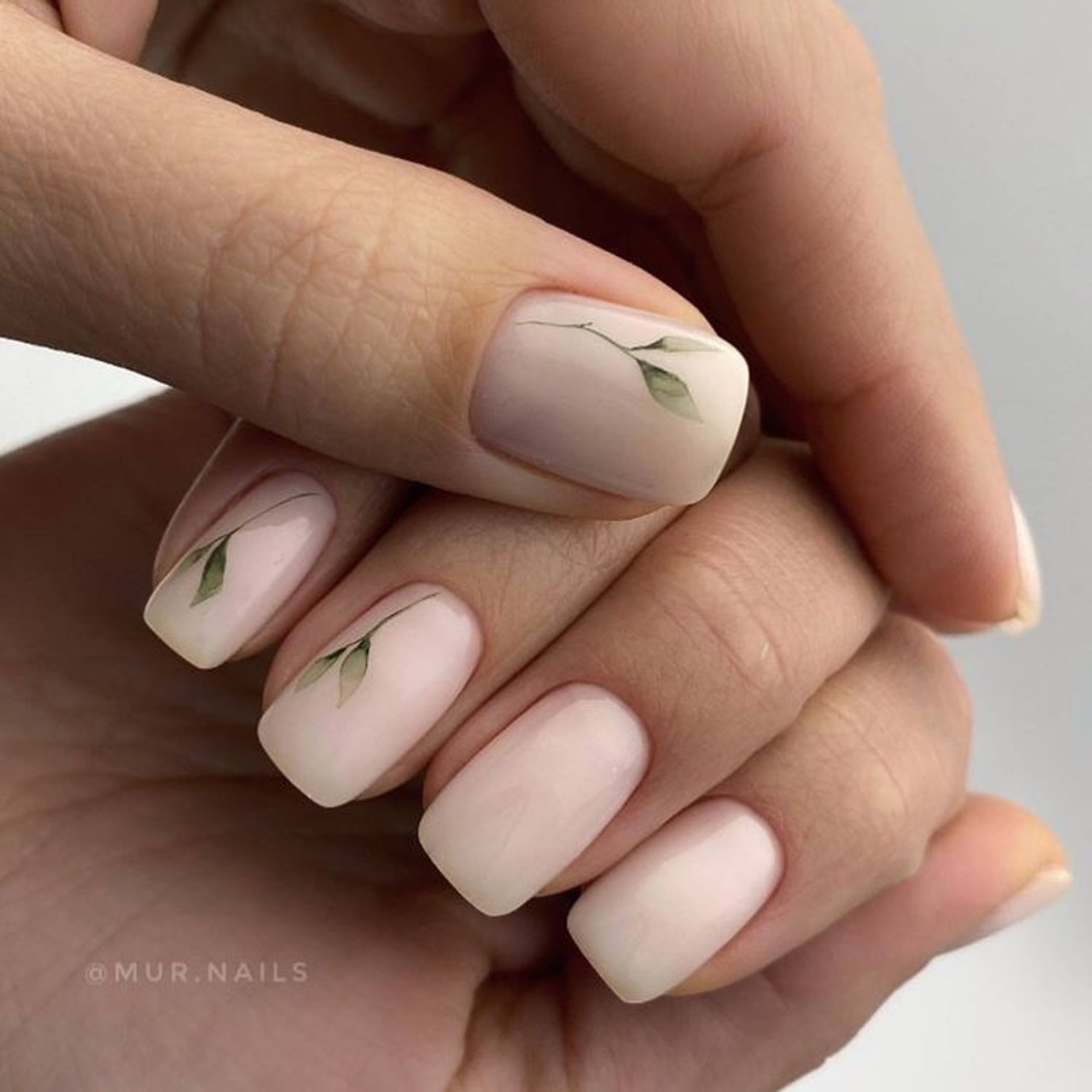 mur.nail