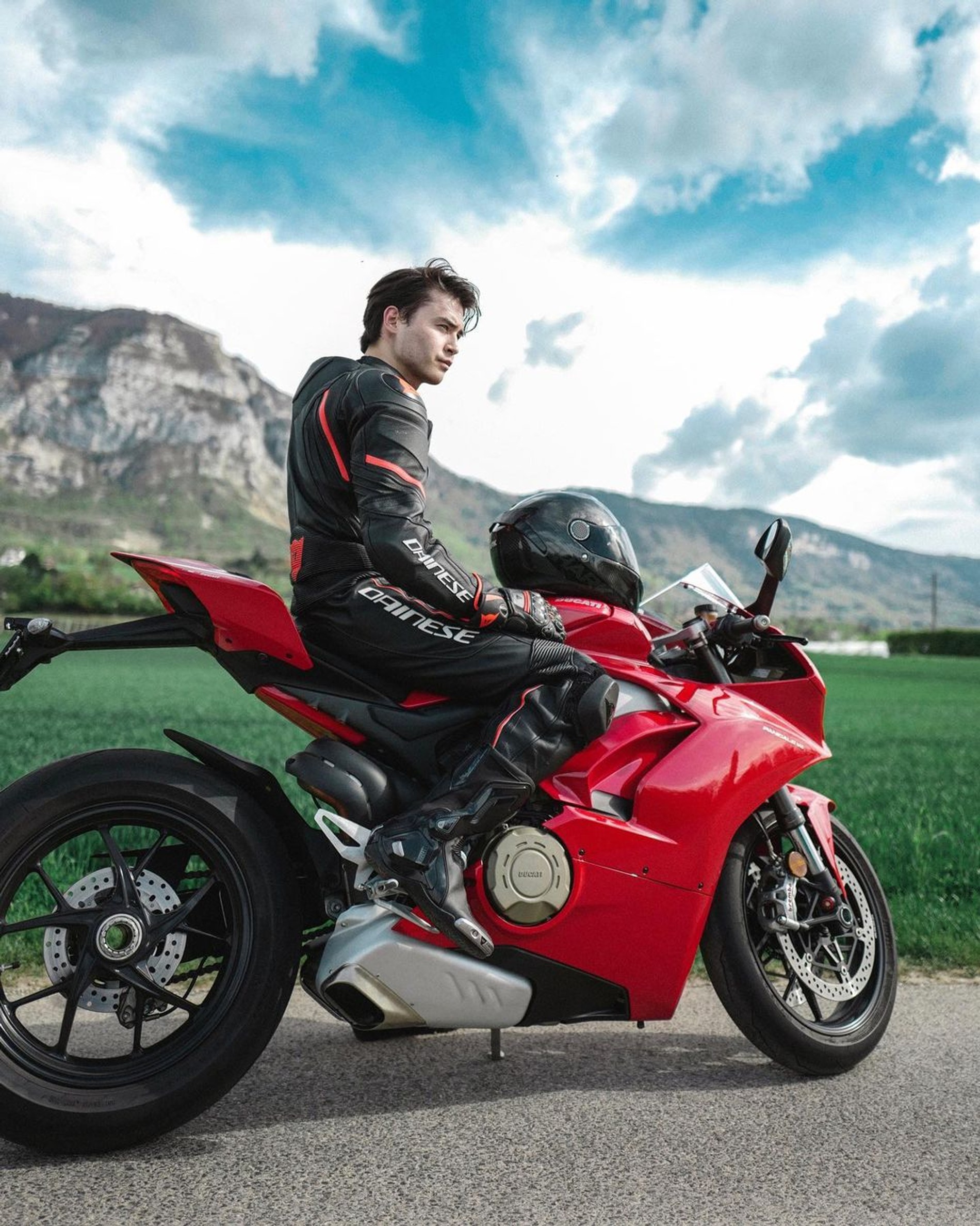 Instagram.com (запрещен в РФ) / dimashadilet