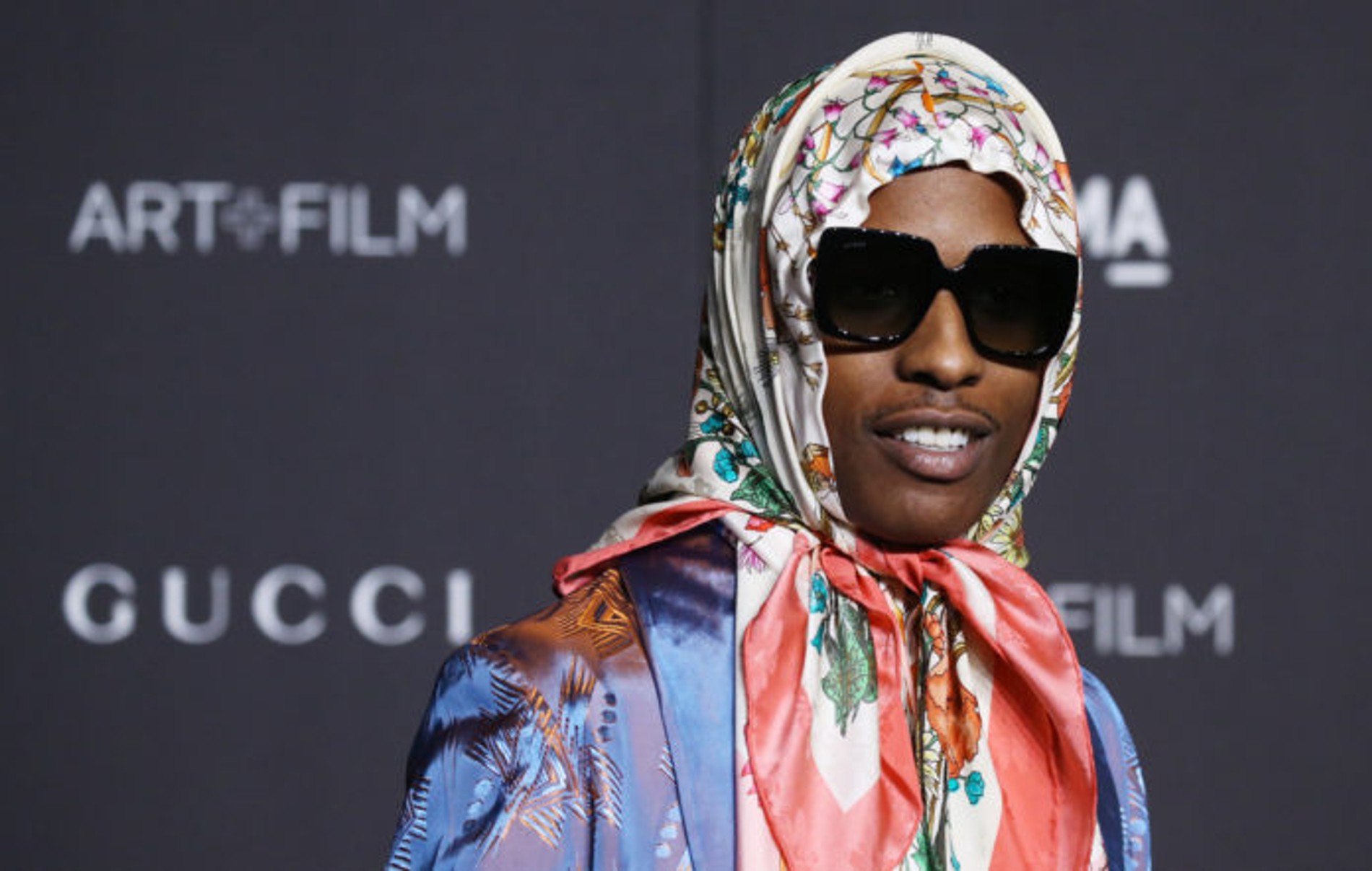 A$AP Rocky тоже любит носить "бабушкины" платки
Фото: Getty Images