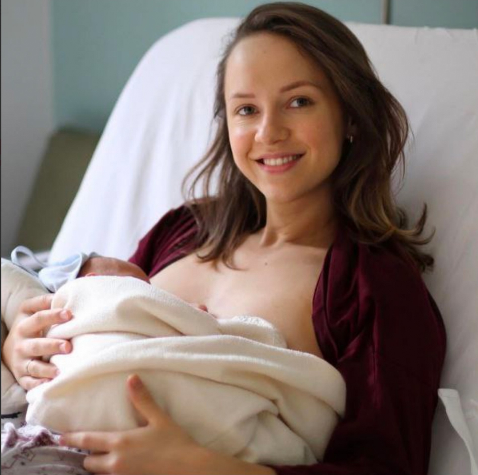 Фото: Инстаграм (запрещен в РФ) Лены Третьяковой
Лена с сыном в первые часы после родов