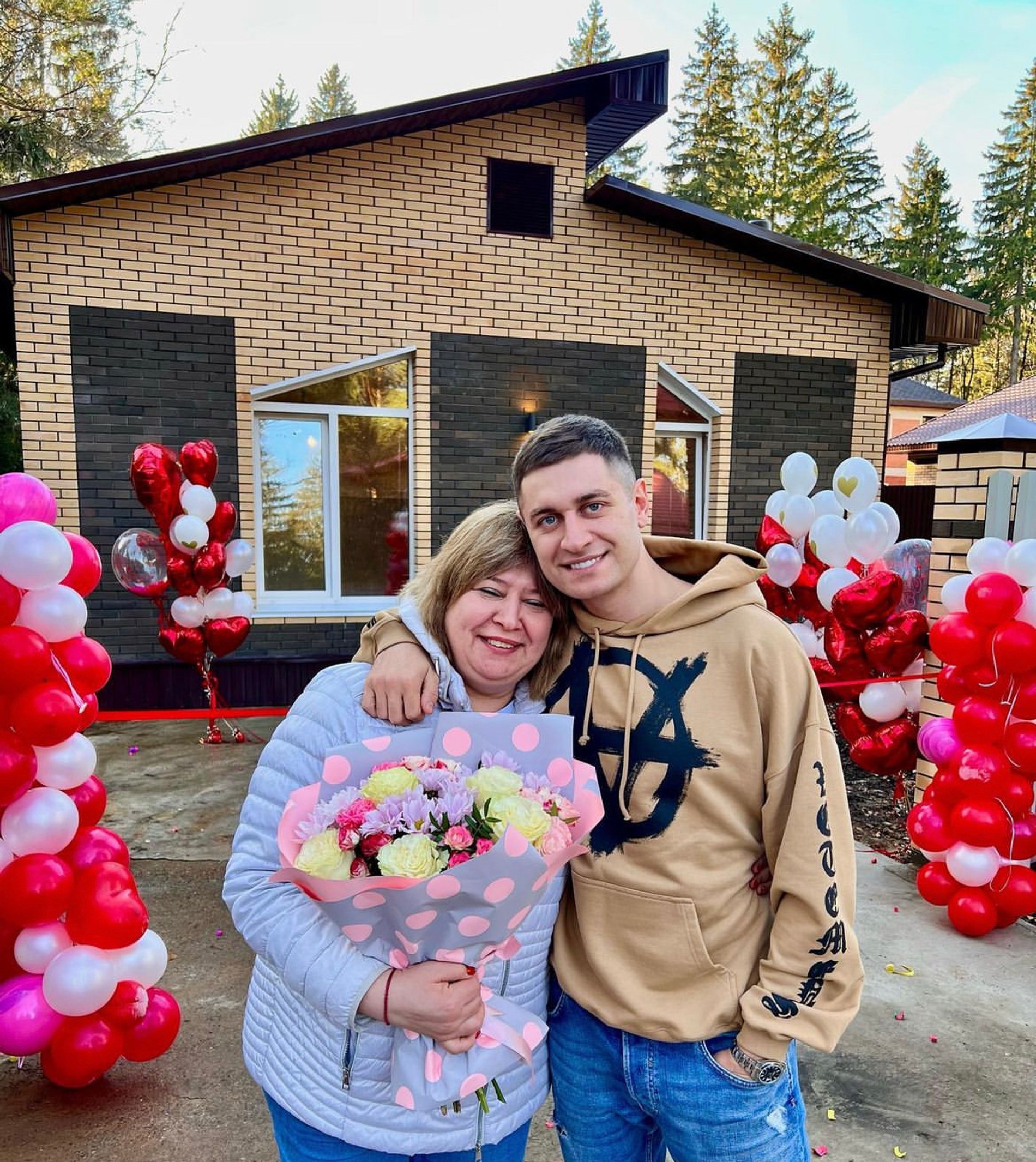 Дава с мамой Фото: Инстаграм (запрещен в РФ) Давы