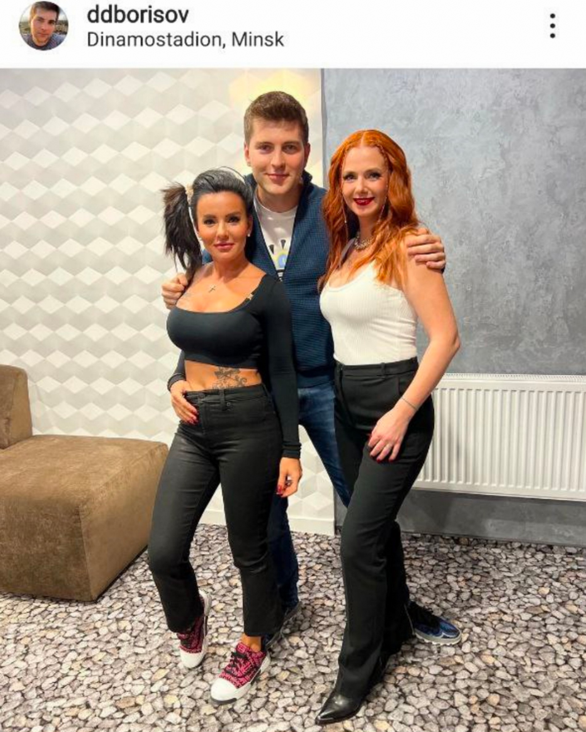 Фото: Инстаграм (запрещен в РФ) Дмитрия Борисова
Дмитрий Борисов с Леной Катиной и Юлей Волковой