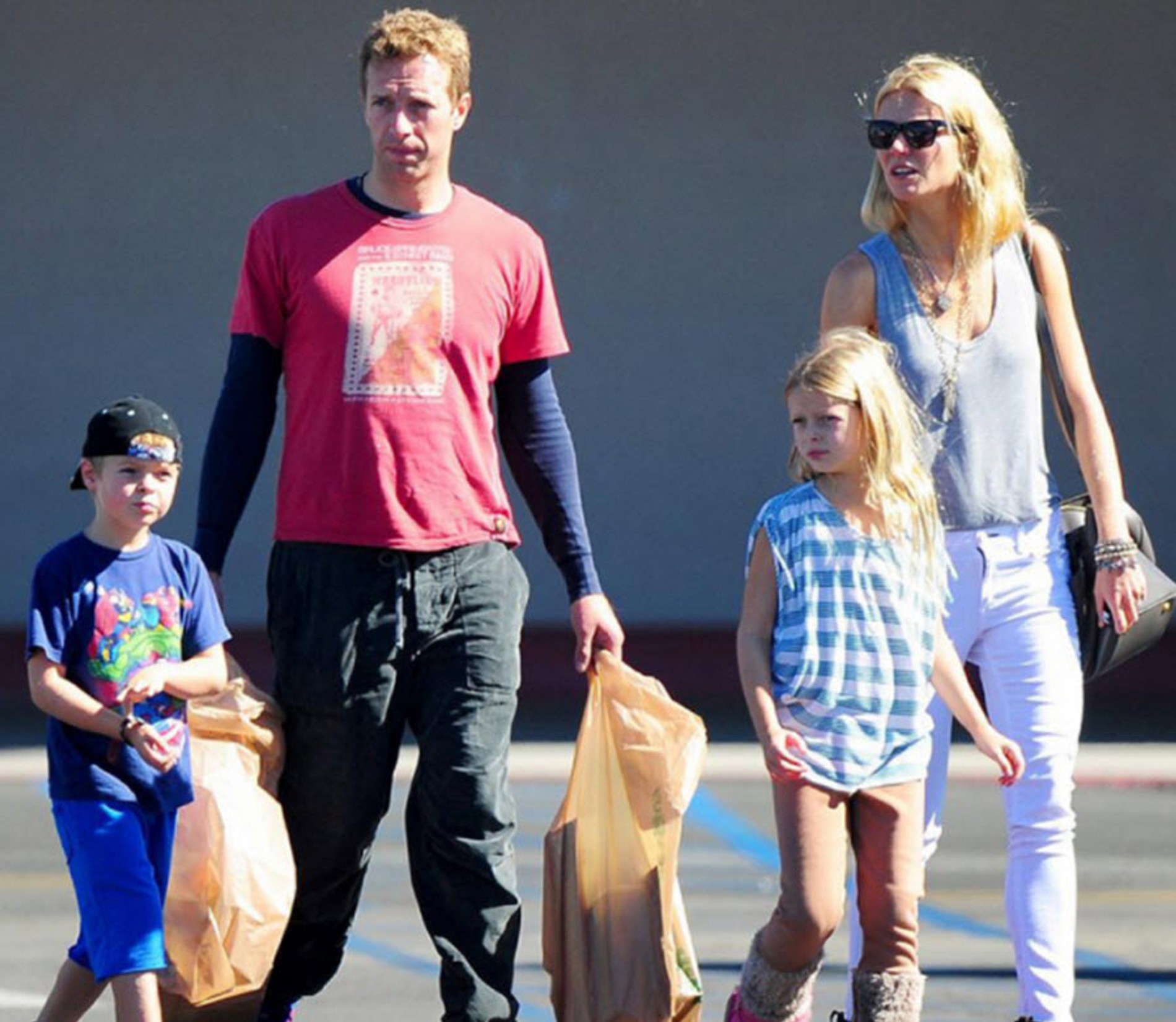 Крис Мартин и Гвинет Пэлтроу с детьми. Фото: Getty Images