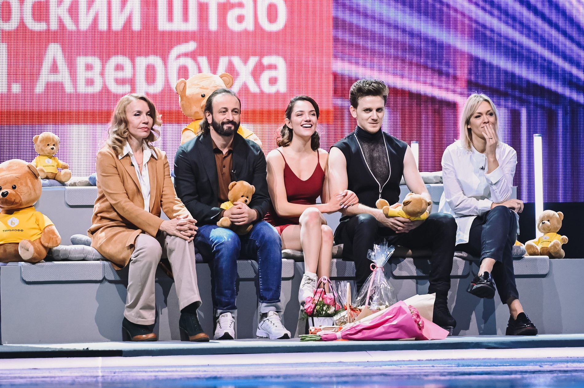 Евгения Медведева и Федор Федотов с тренерами
Фото: Super / Марченко Александра