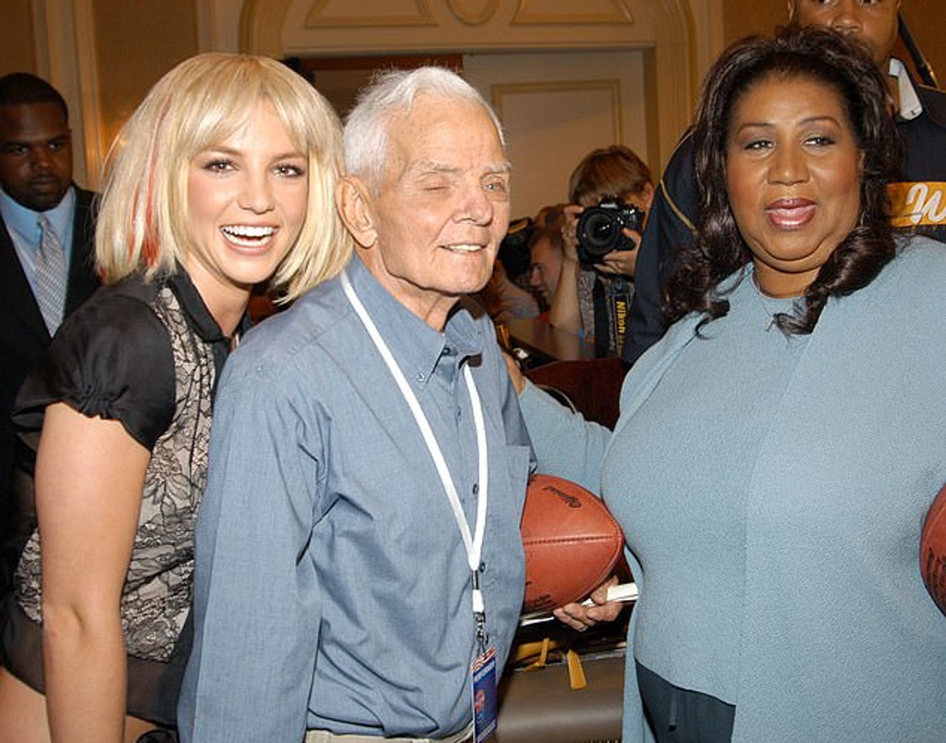 Бритни Спирс со своим дедом Джуном и соул-легендой Аретой Франклин
Фото: Getty