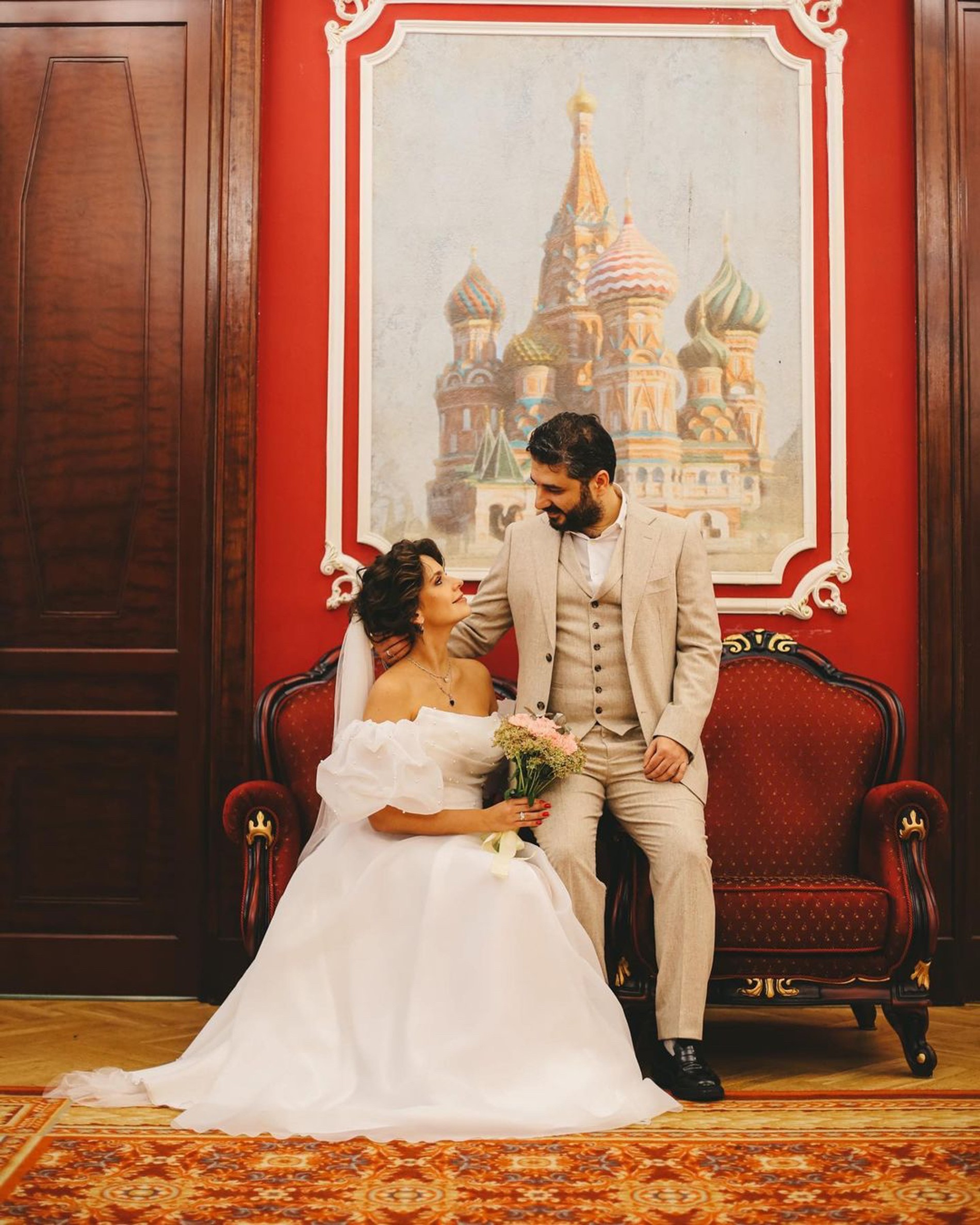 Лиза и Сарик в ЗАГСе
Фото: Инстаграм (запрещен в РФ)