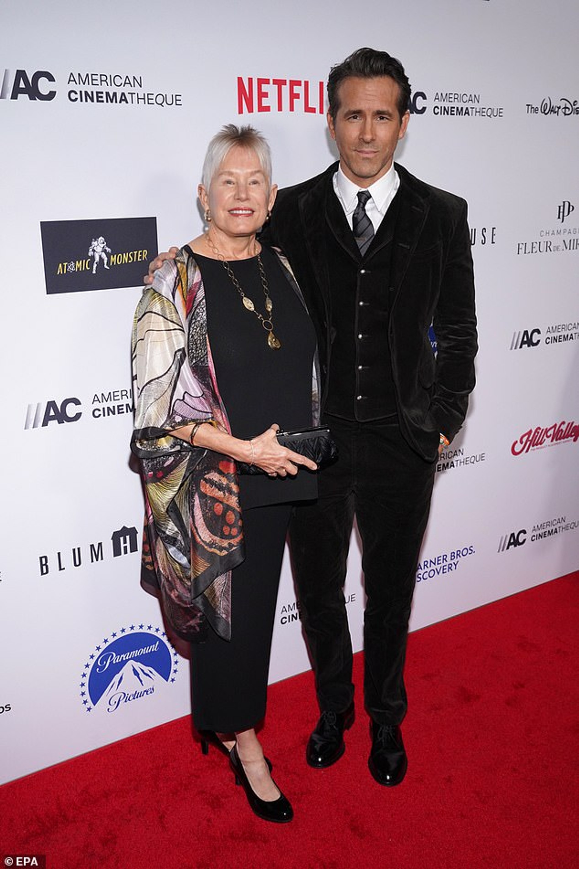 Райан Рейнольдс и его 64-летняя мать Тамми Рейнольдс
Фото: EPA