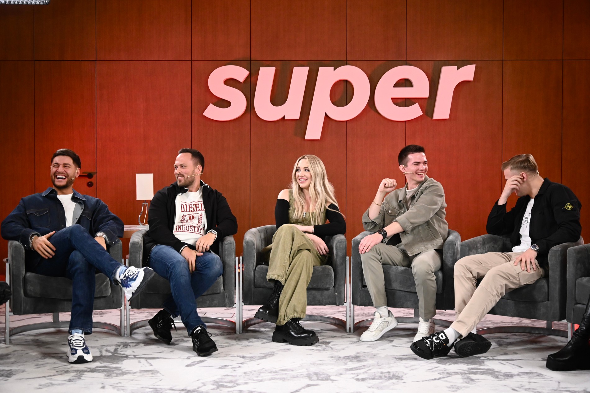 Дава, Алексей Столяров, MIA BOYKA, Kolunov, Саша Стоун на паблик-токе Super
Фото: Super.ru