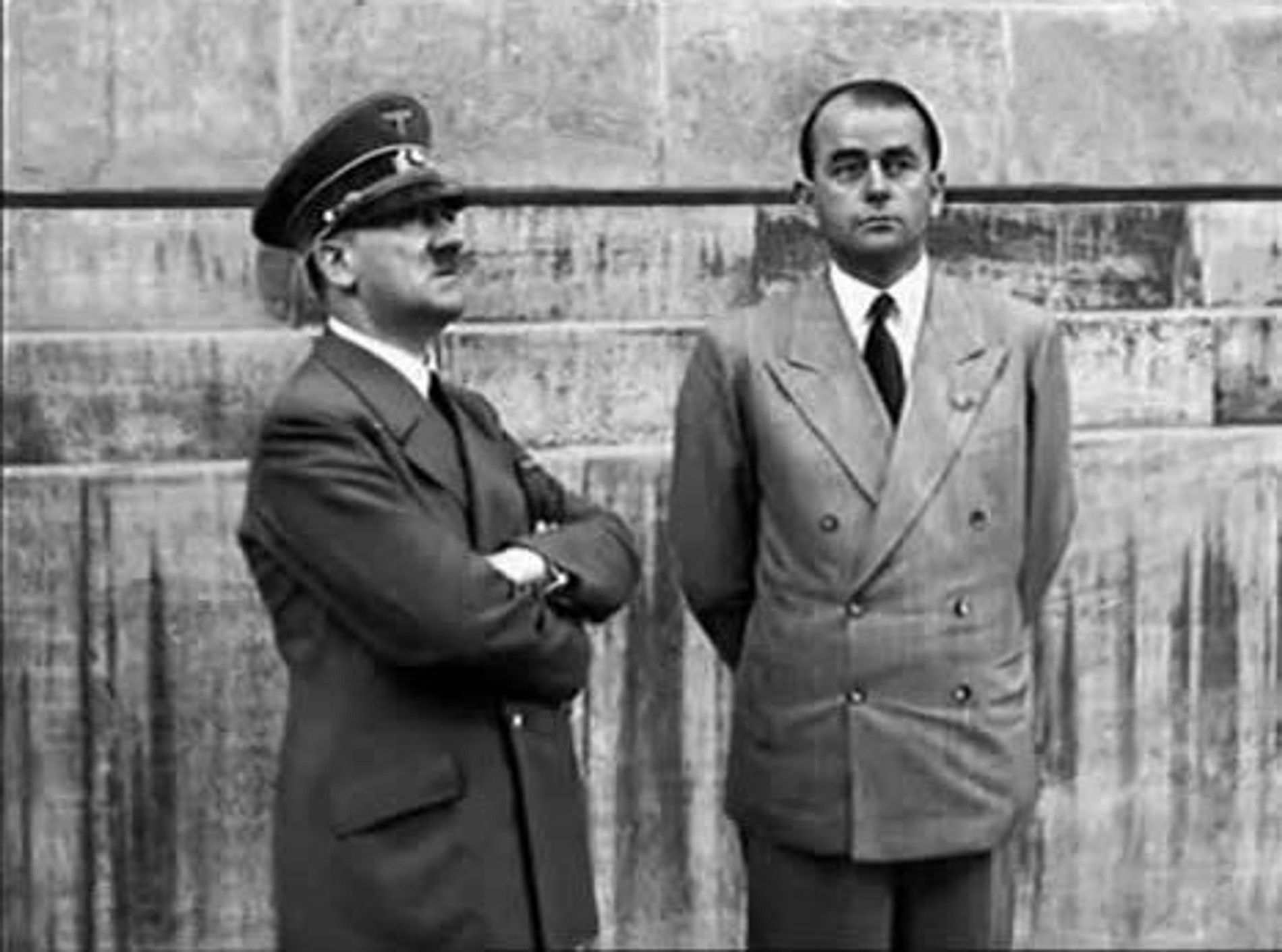 Адольф Гитлер и Альберт Шпеер. Источник: der-fuehrer.org