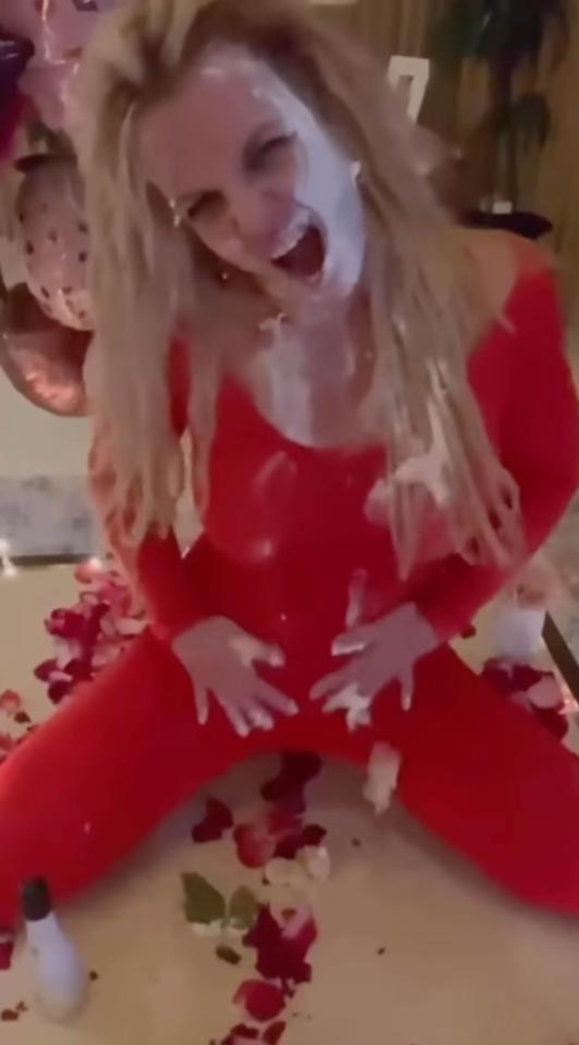 Правила застольного этикета Бритни явно не писаны
Фото: Инстаграм (запрещен в РФ)