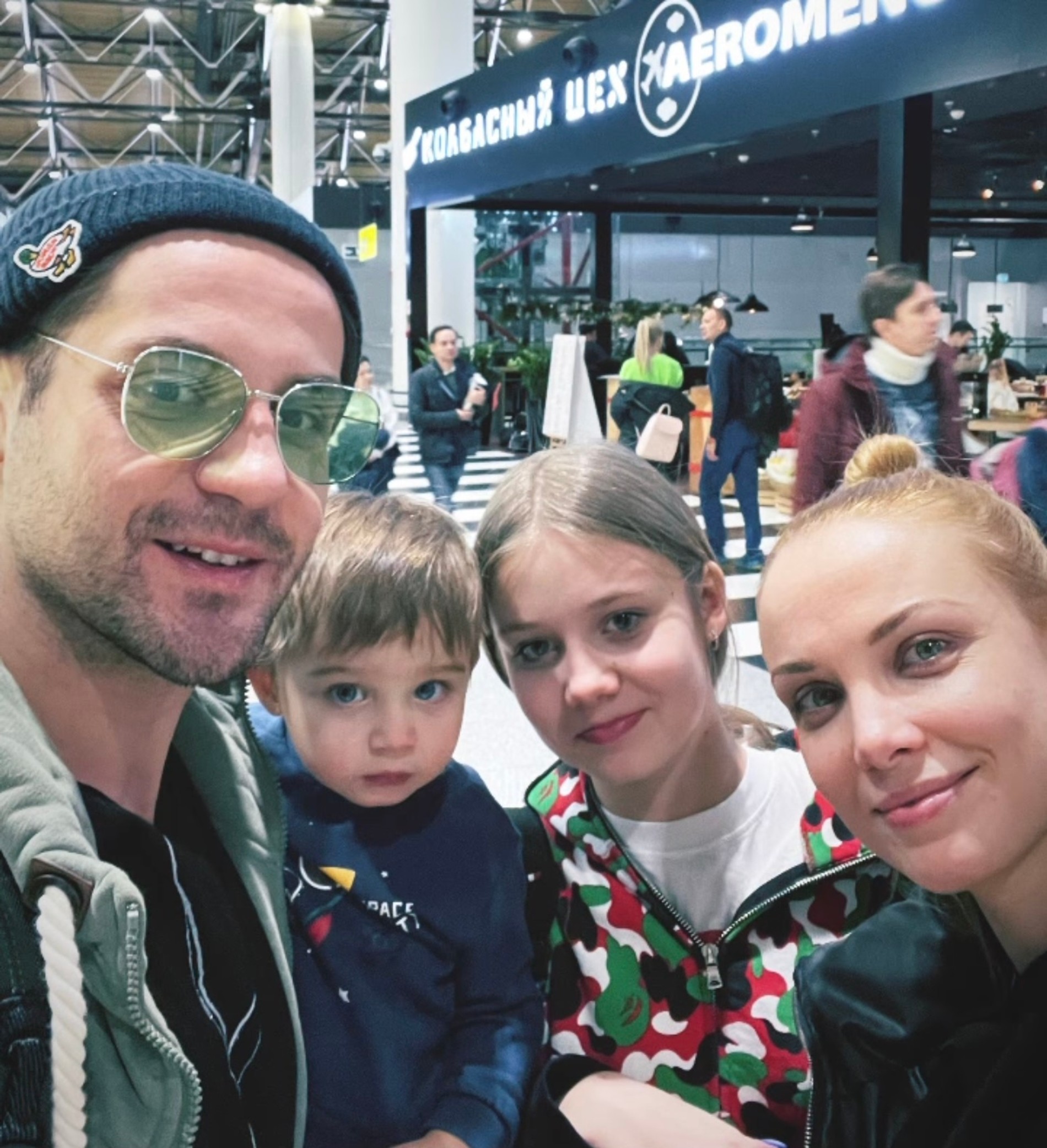 Новая фотография Марка Богатырева с семьей
Фото: Инстаграм (запрещен в РФ)