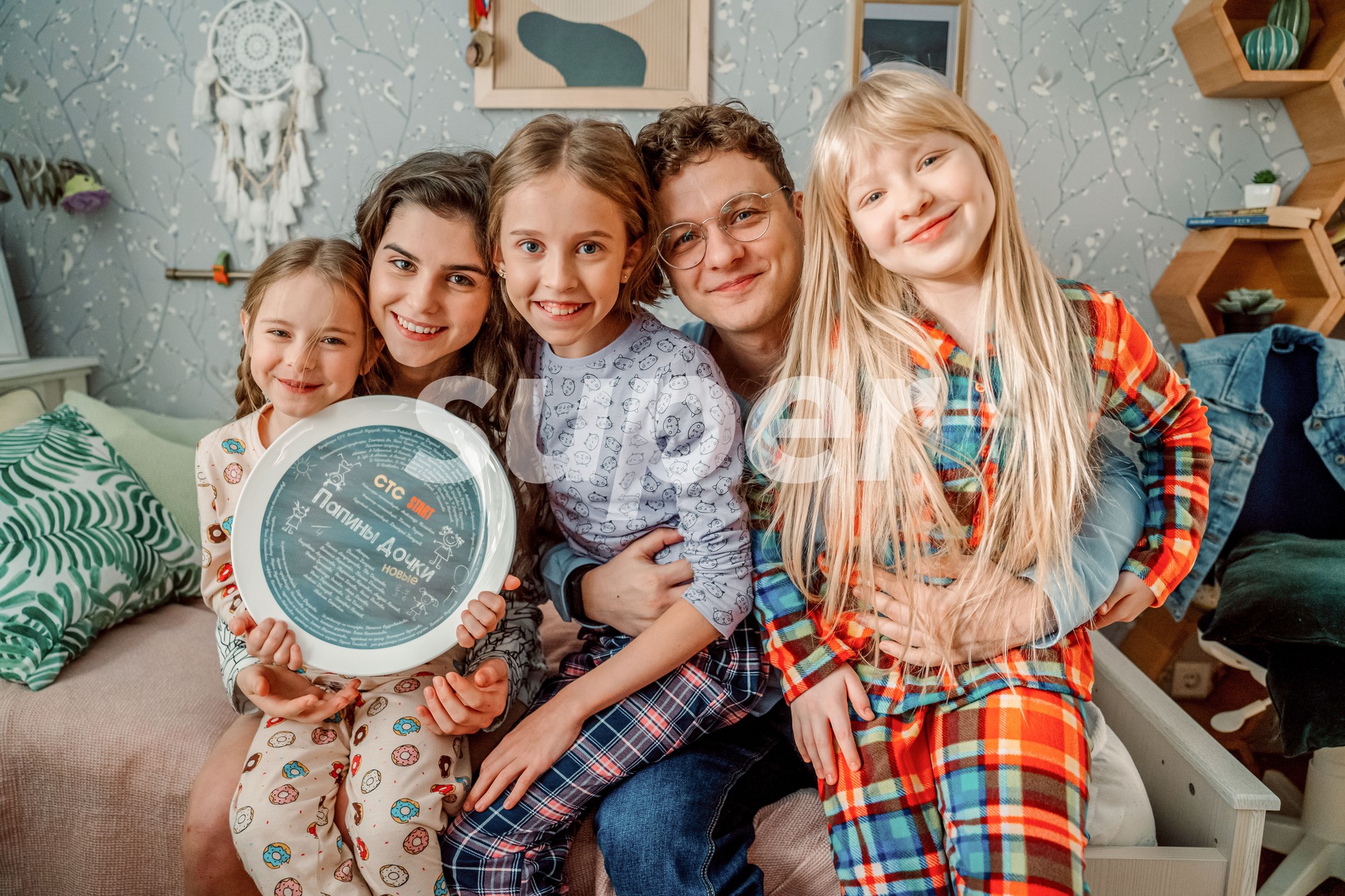 Вита Корниенко, Ева Смирнова, Полина Денисова, Полина Айнутдинова и Филипп Бледный
Фото: пресс-служба СТС / START