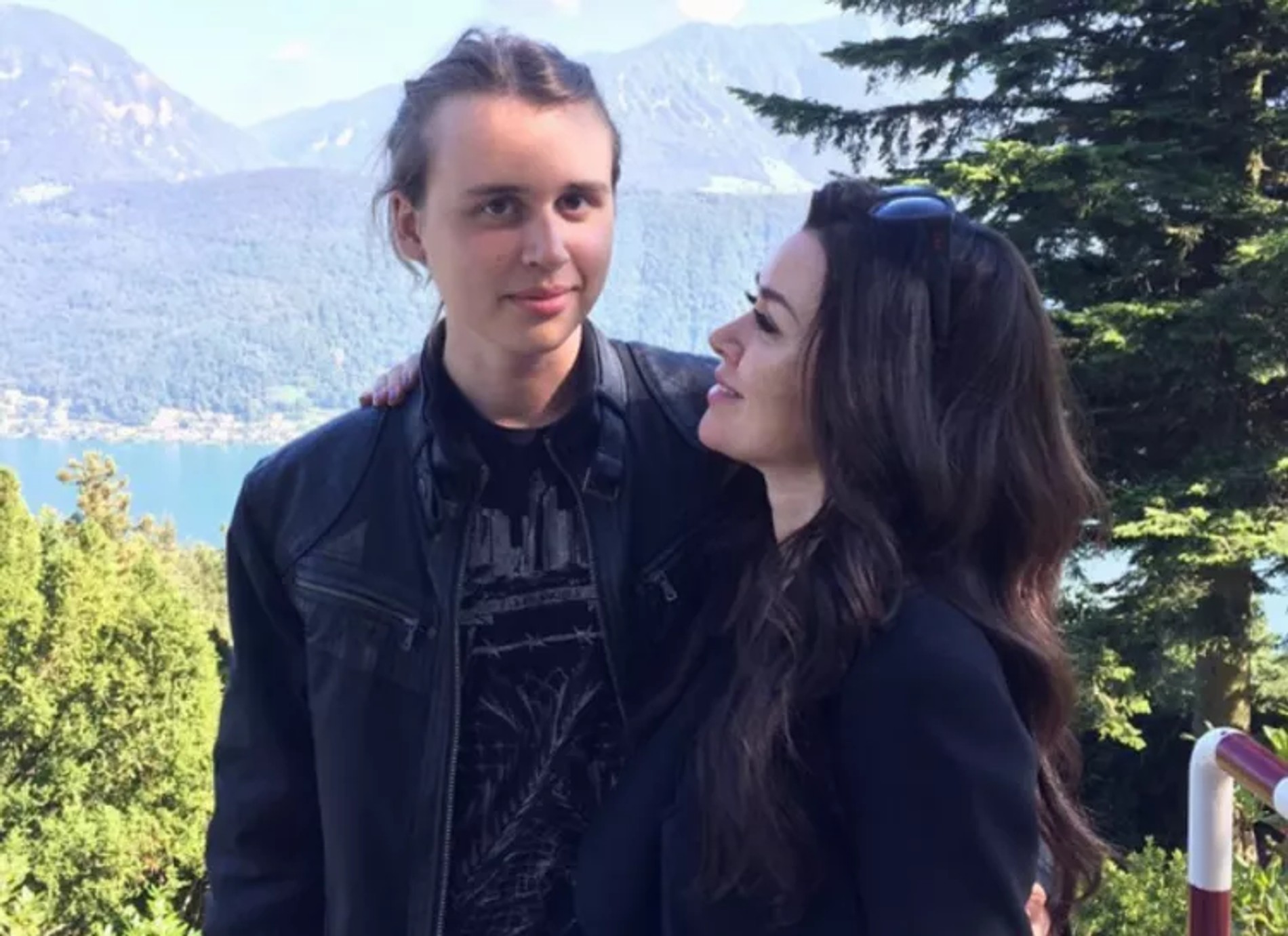 Майкл с матерью
Фото: соцсети Анастасии Заворотнюк