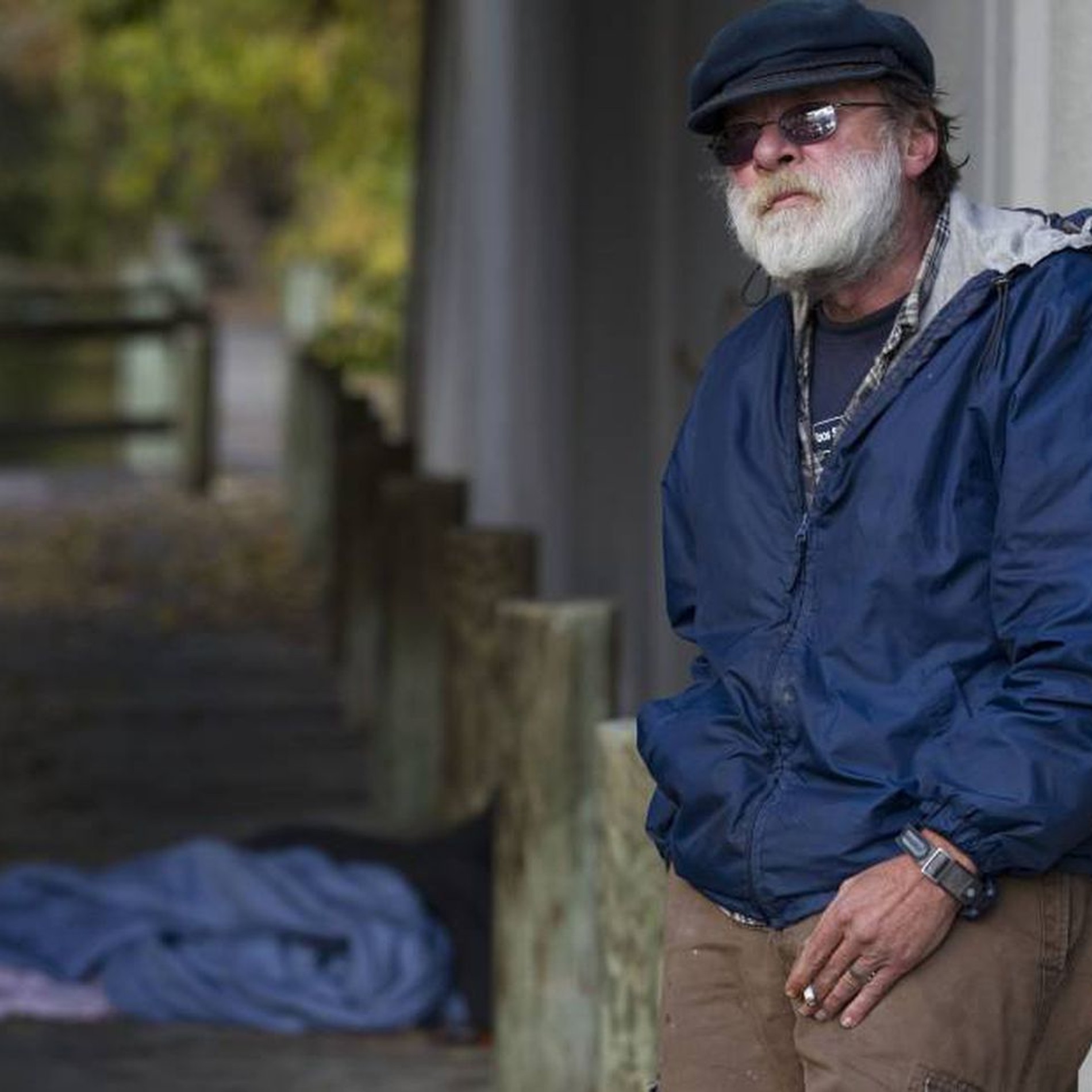 Какое-то время брату Мадонны приходилось жить под мостом
Фото: Daily Mail