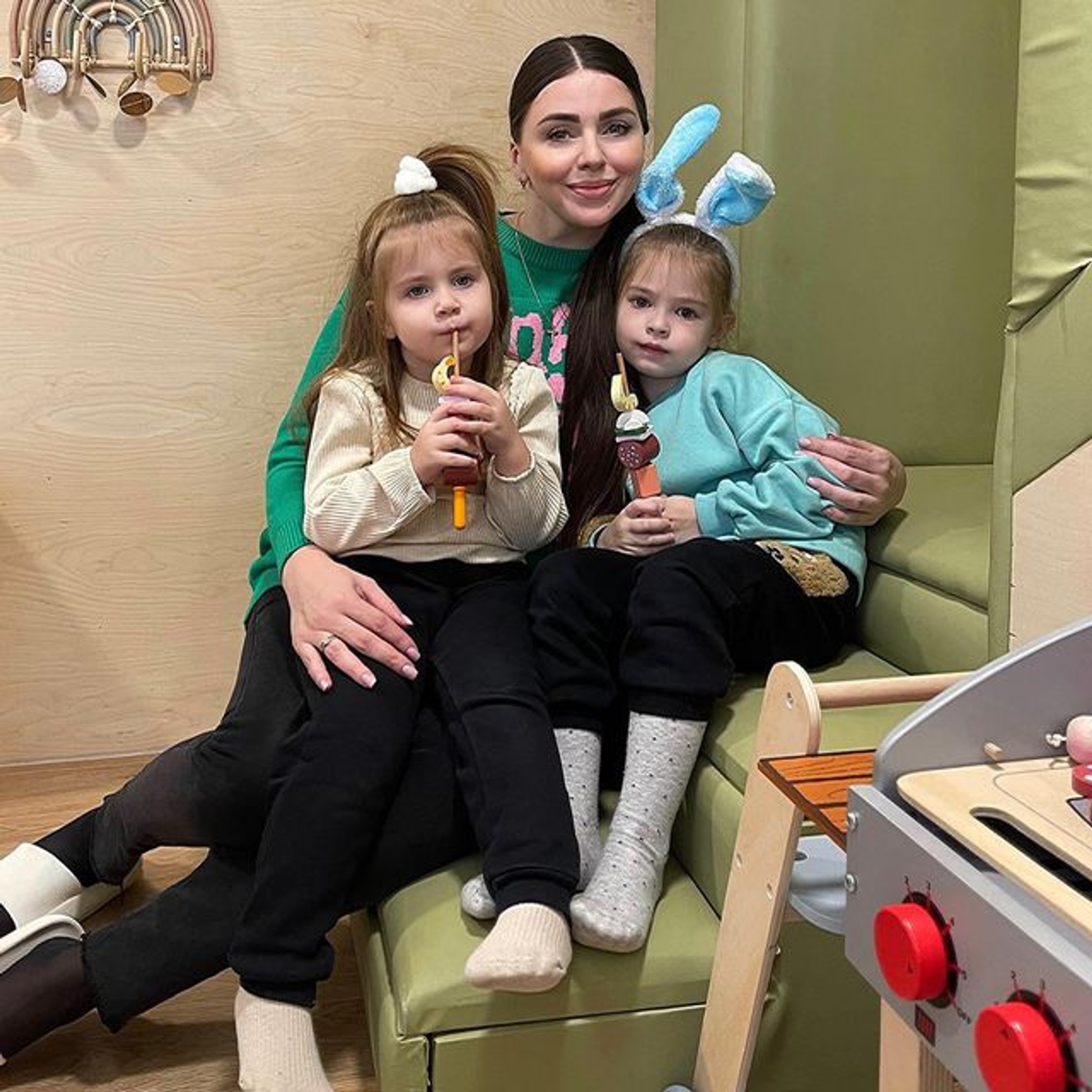 Ольга Рапунцель с дочерями
Фото: Инстаграм (запрещен в РФ) / @olgarapunzel