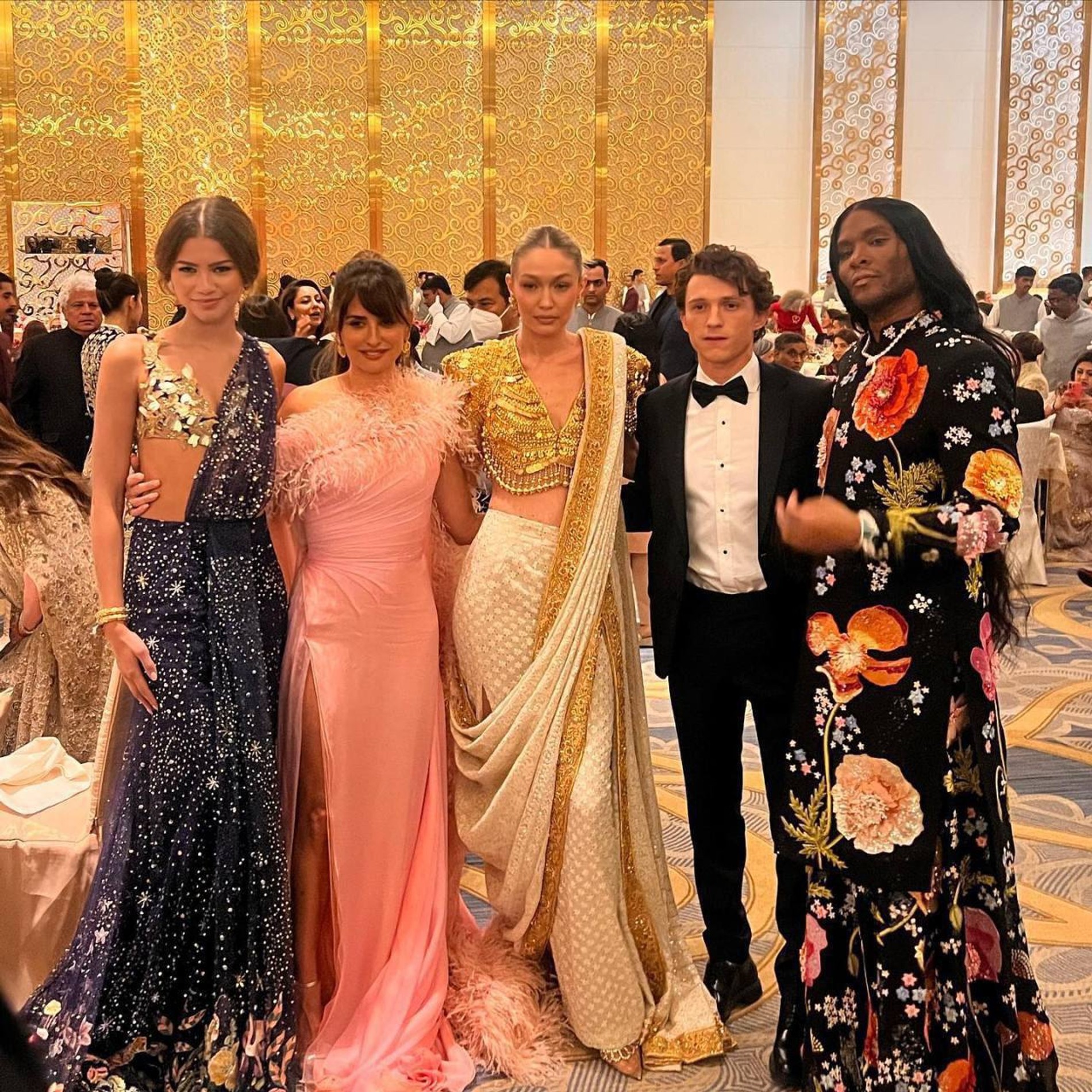 Зендея, Пенелопа Крус, Джиджи Хадид, Том Холланд и модный стилист Лоу Роуч
Фото: splashnews