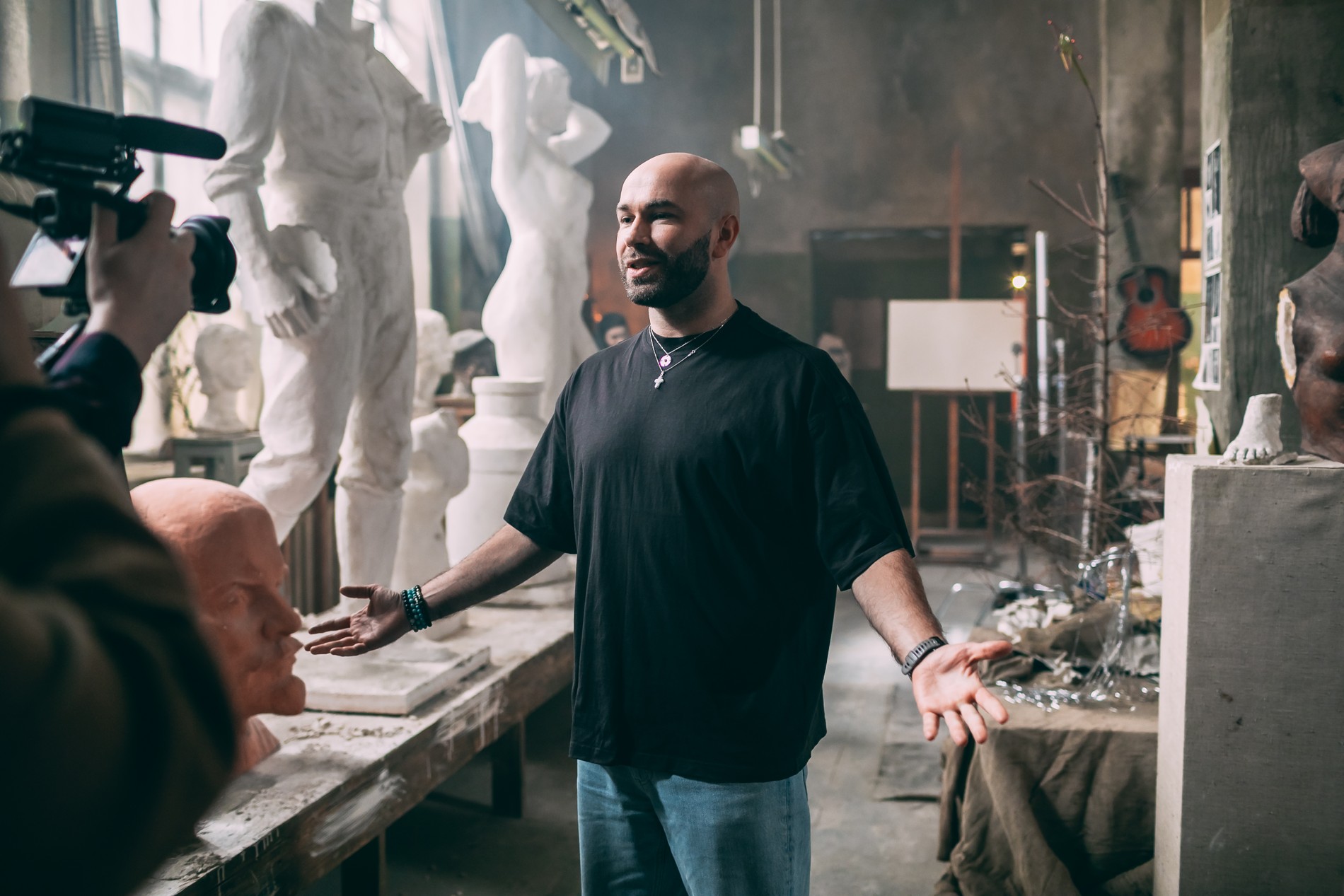 Стас Круглицкий на съемочной площадке фильма «Пять процентов». Фото: пресс-служба