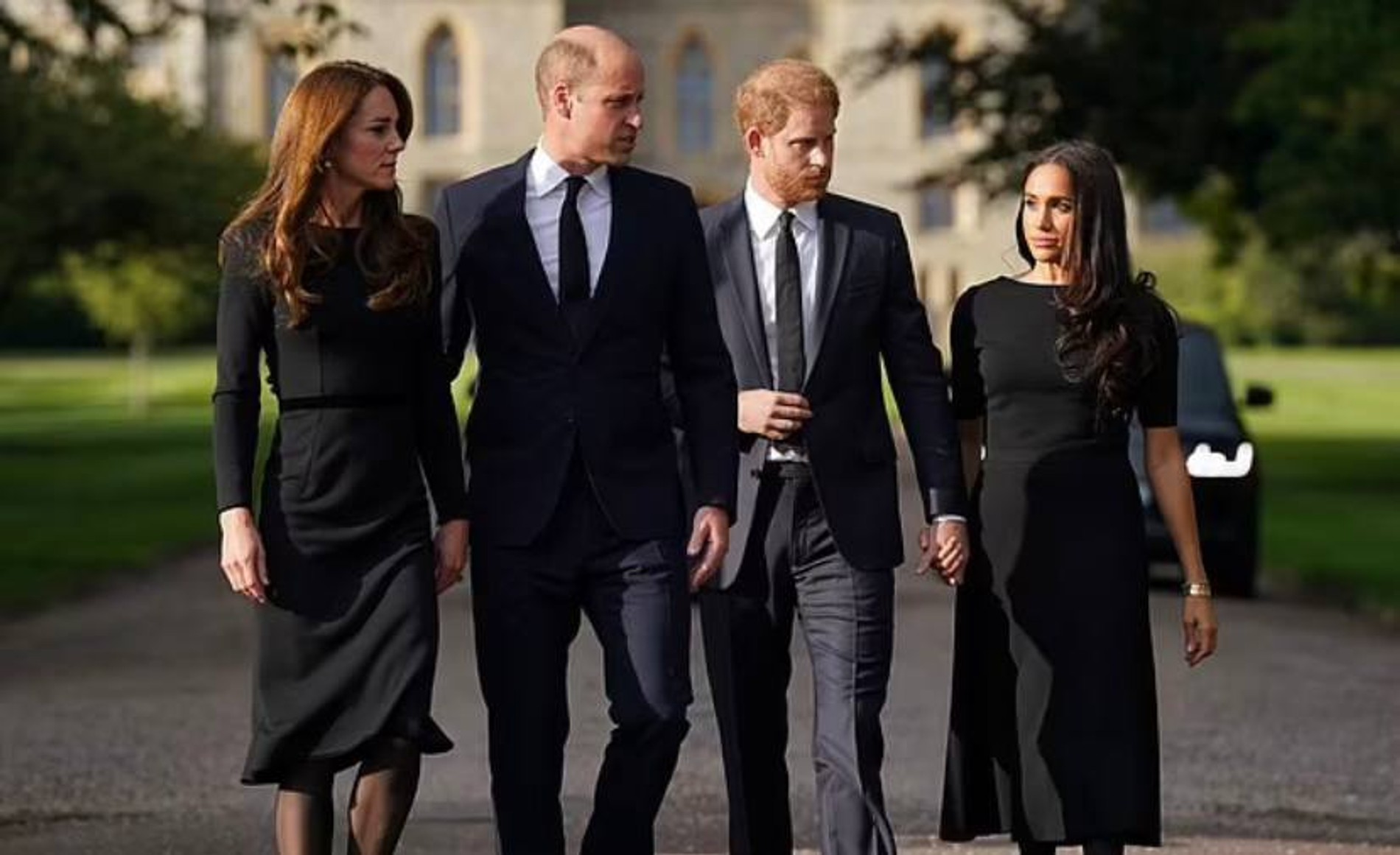 Кейт Миддлтон, Уильям, Гарри и Меган Маркл на траурной прогулке
Фото: Daily Mail