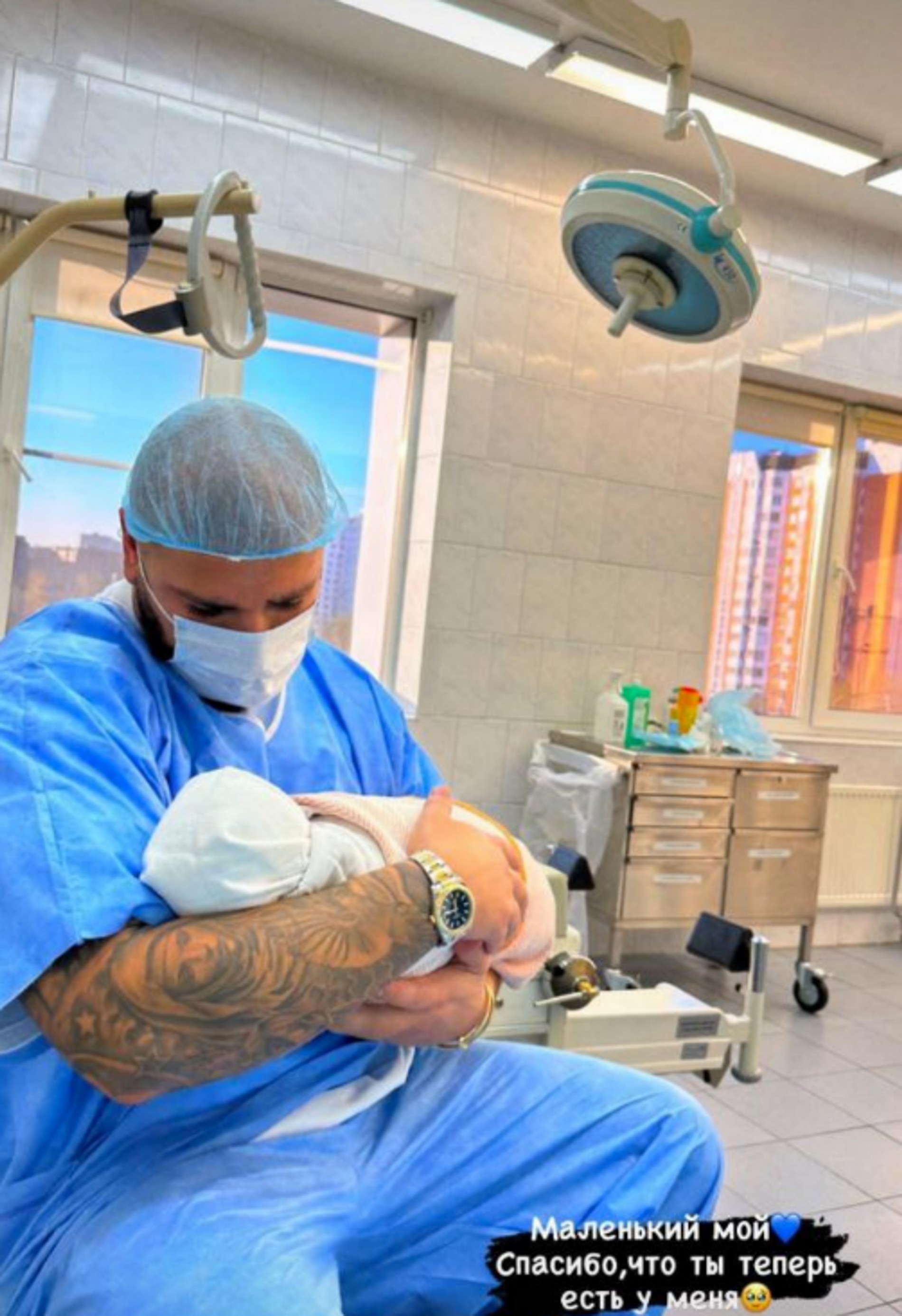 Первая встреча Артема Качера с сыном в роддоме
Фото: Инстаграм* @artemkacher