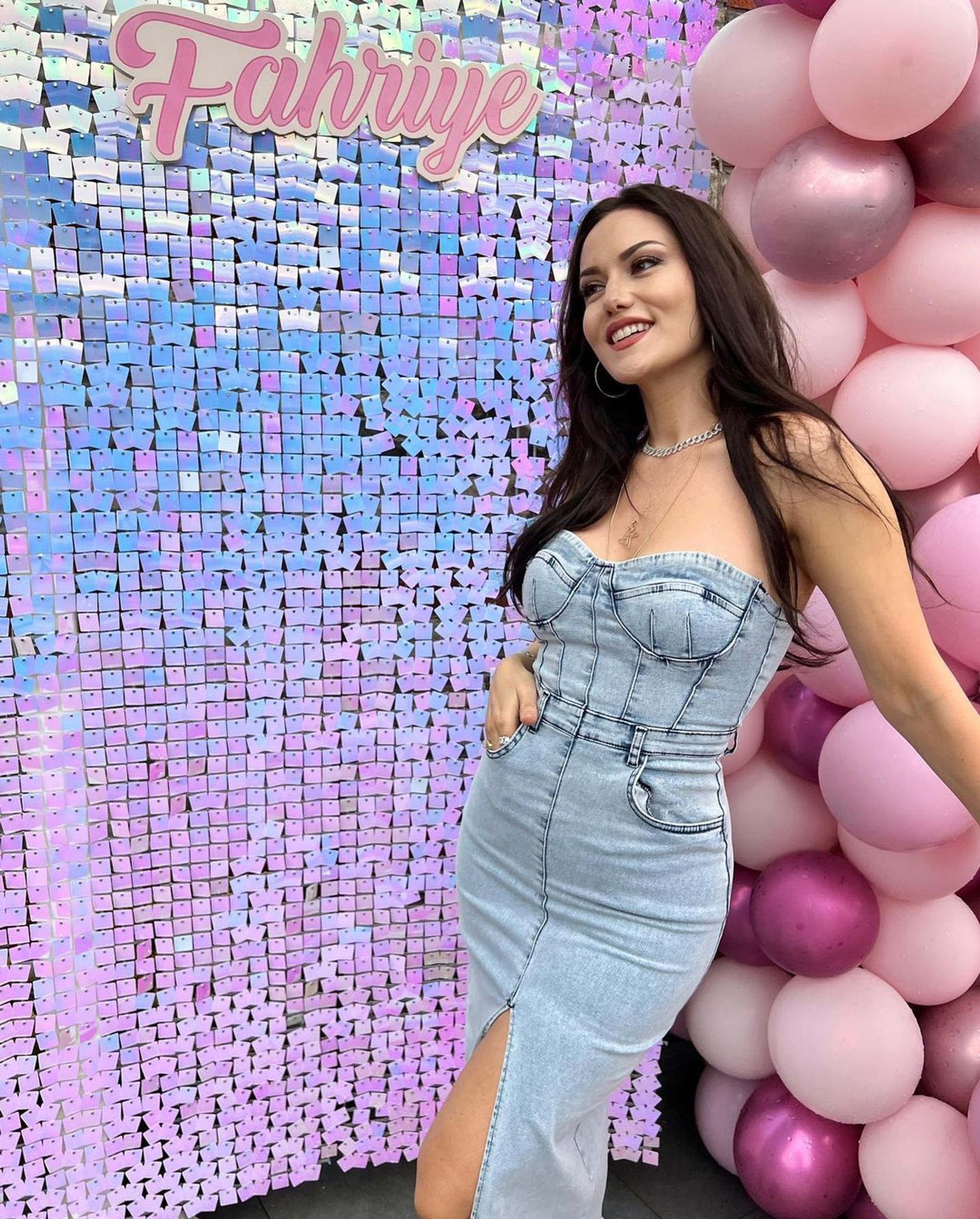 Фахрие Эвджен
Фото: Инстаграм (запрещен в РФ) / @evcenf