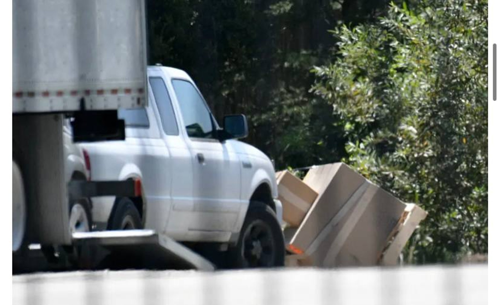 Вещи Кристин Баумгартнер перевозят в домик для персонала. Фото: Page Six