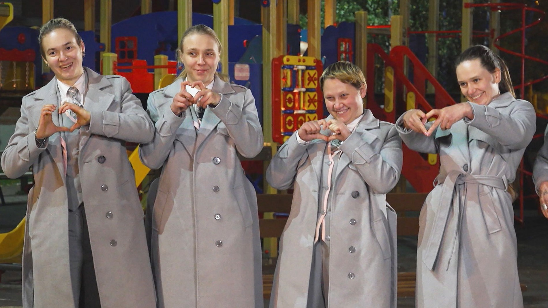 Кира Медведева, Юля Михайлова (крайняя справа) и другие участницы проекта «Новые пацанки». Фото: социальные сети