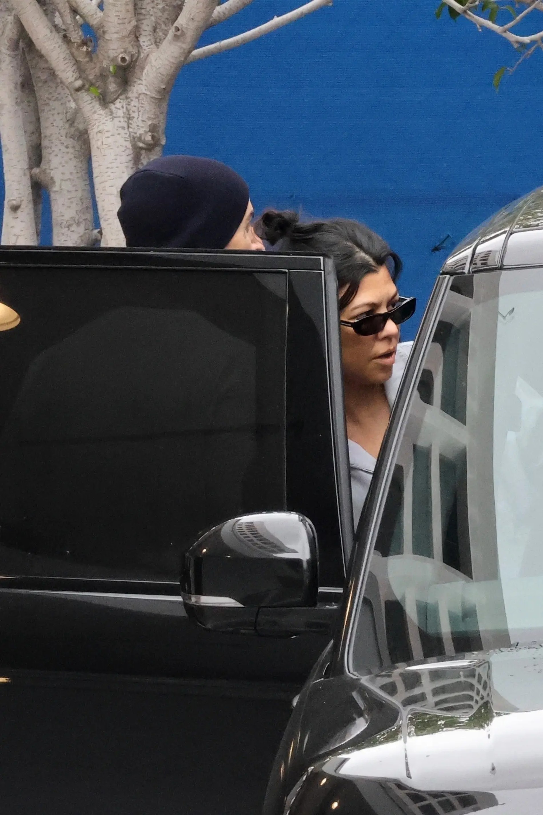 Пара выглядела обеспокоенной. Фото: Backgrid