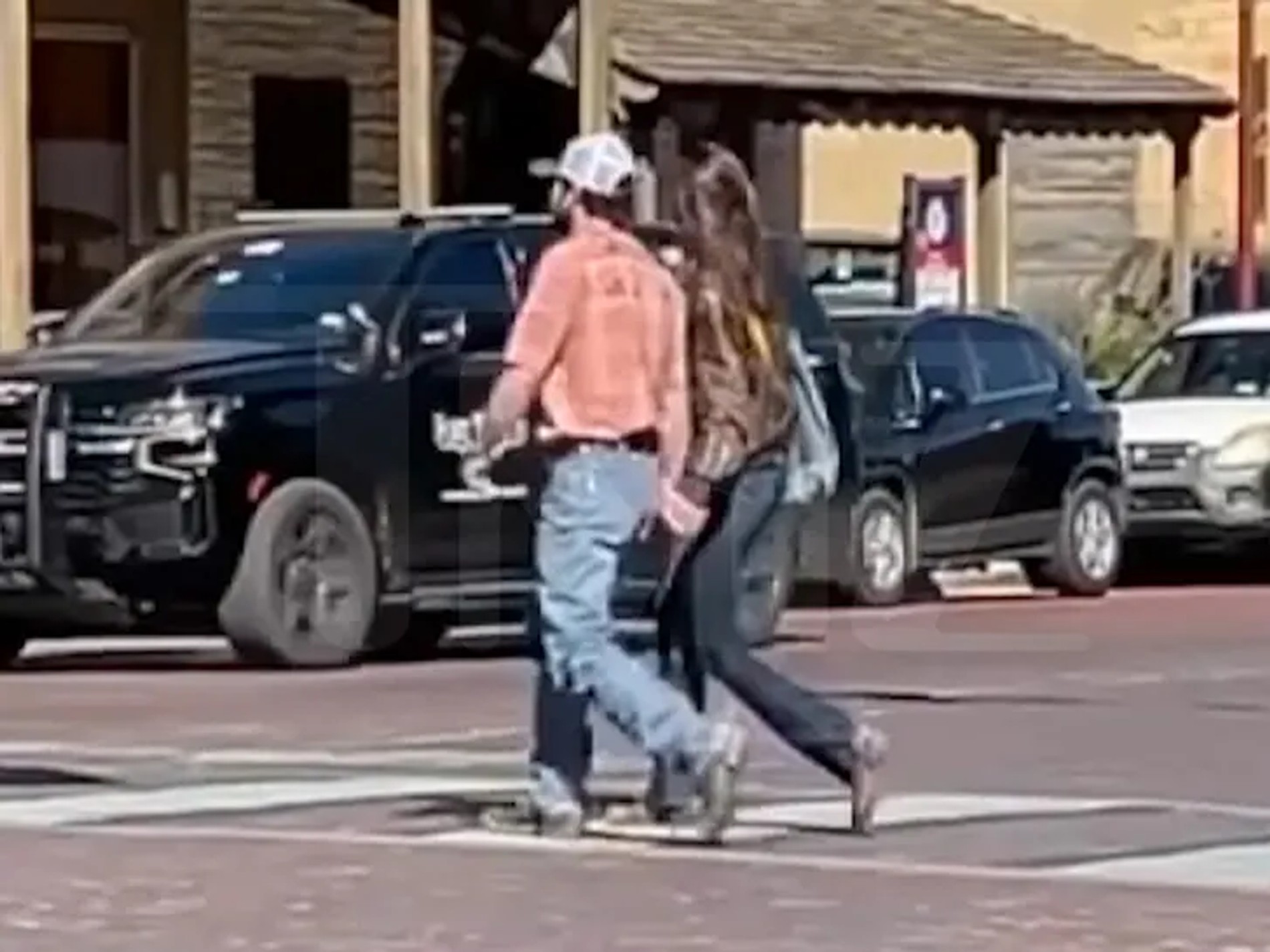 Белла Хадид и Адан Бануэлос. Фото: TMZ