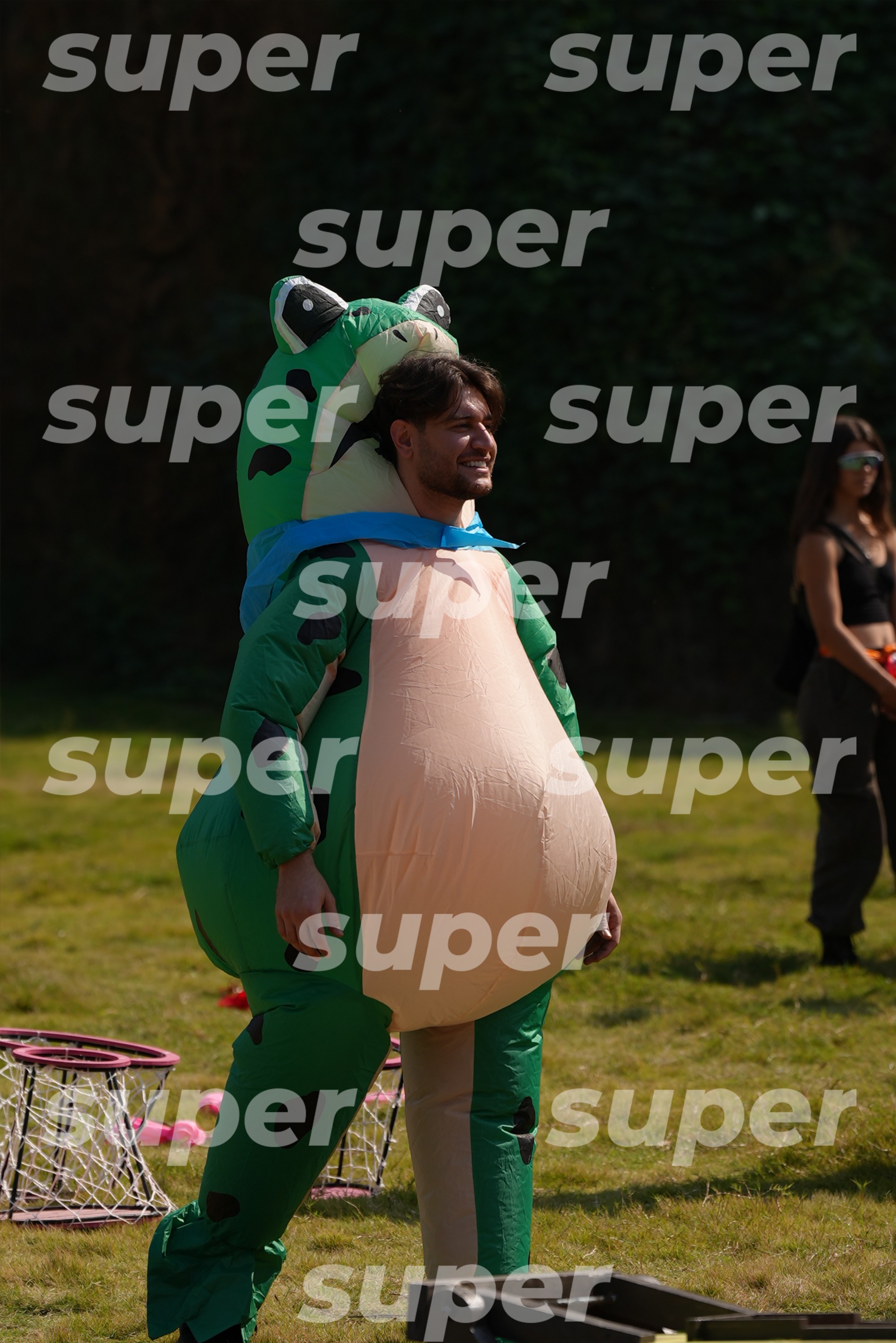 Давид Манукян в шоу «Сокровища императора». Фото: Super