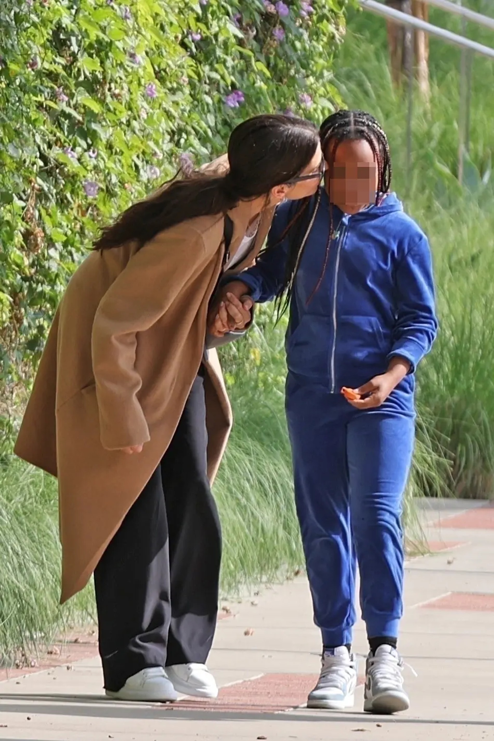 Сандра Буллок с дочкой Лейлой. Фото: BackGrid