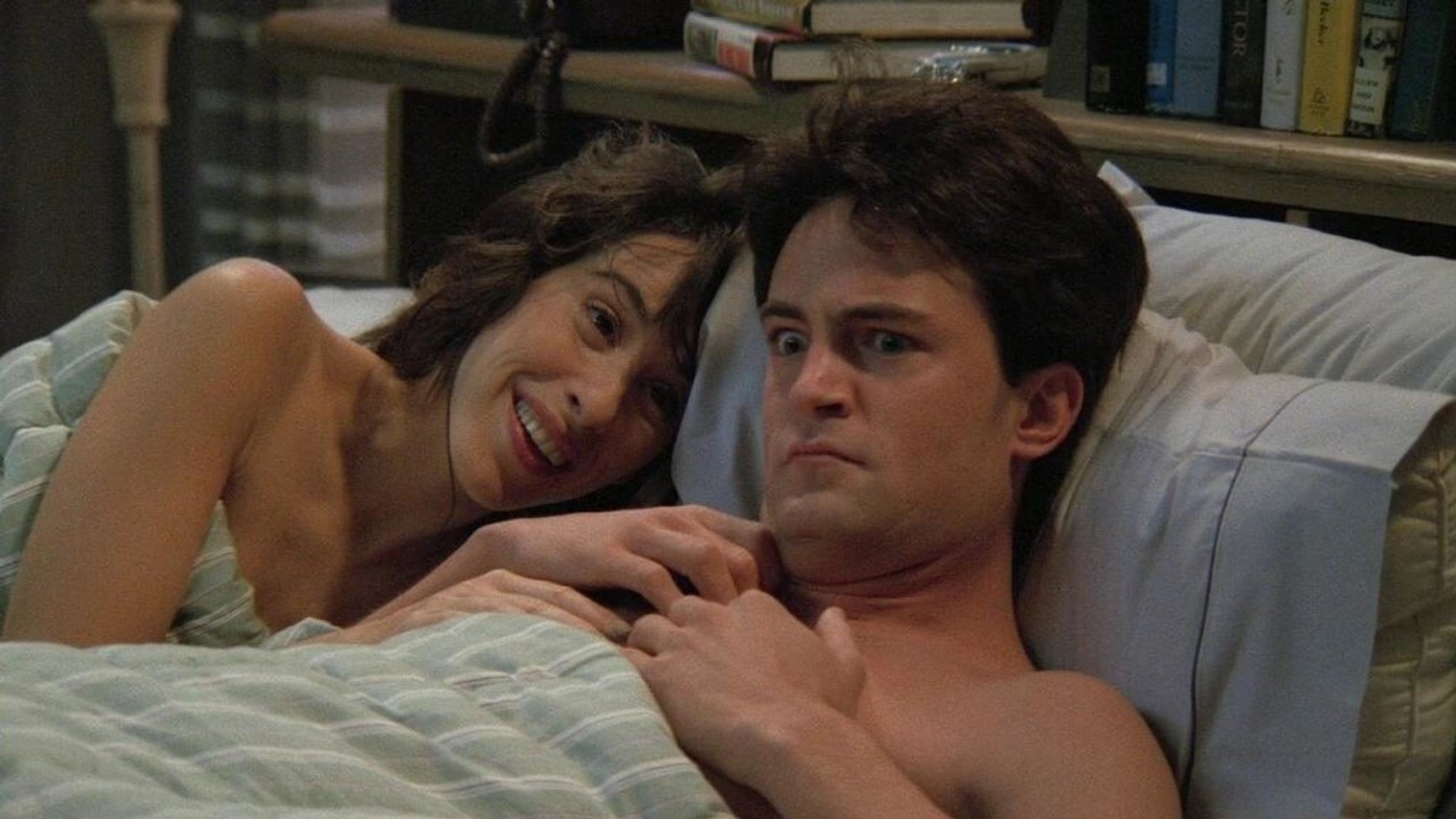 Мэгги Уилер и Мэттью Перри. Кадр из сериала «Друзья»