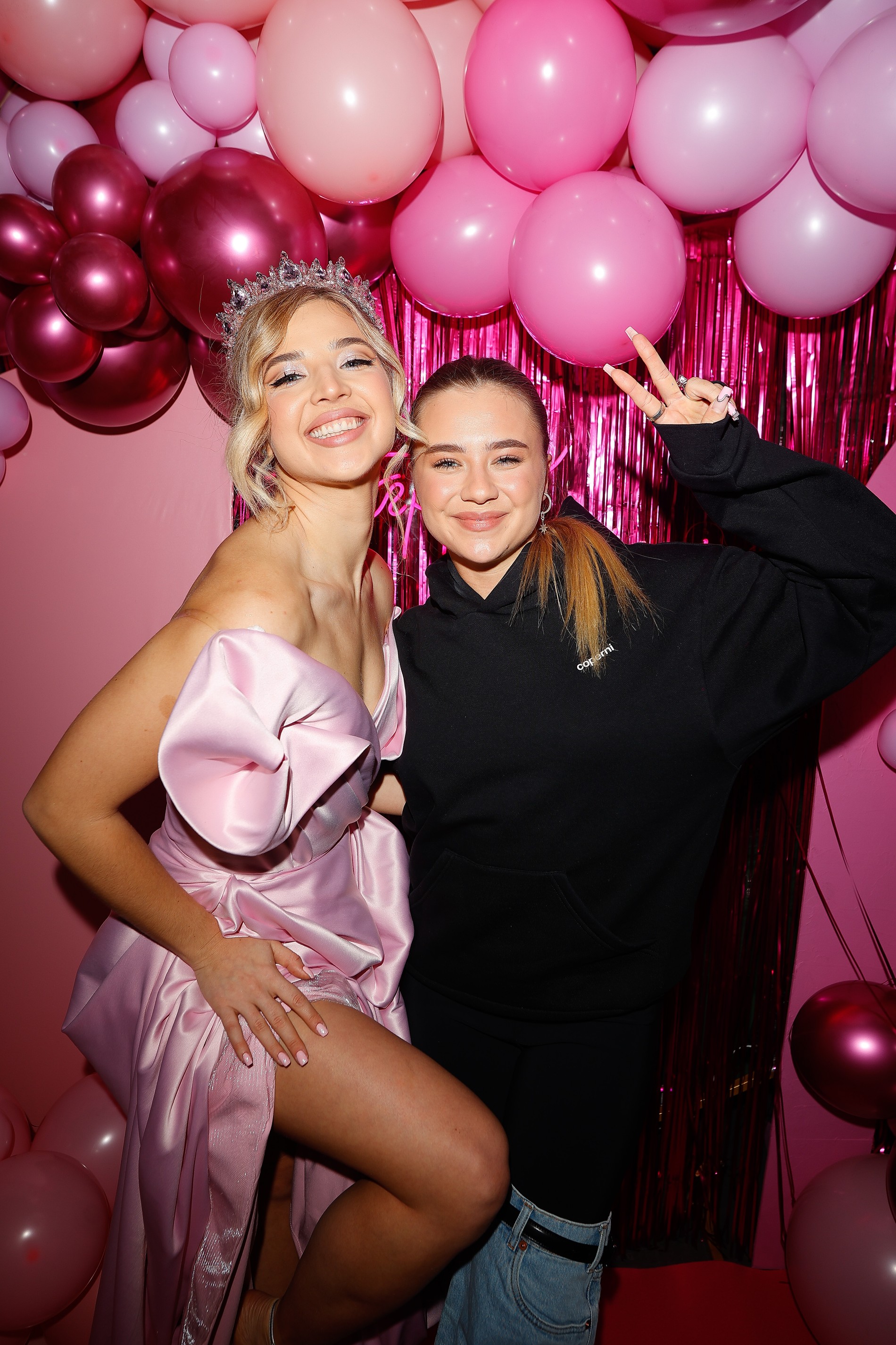 Аня Покров и Катя Адушкина. Фото: пресс-служба