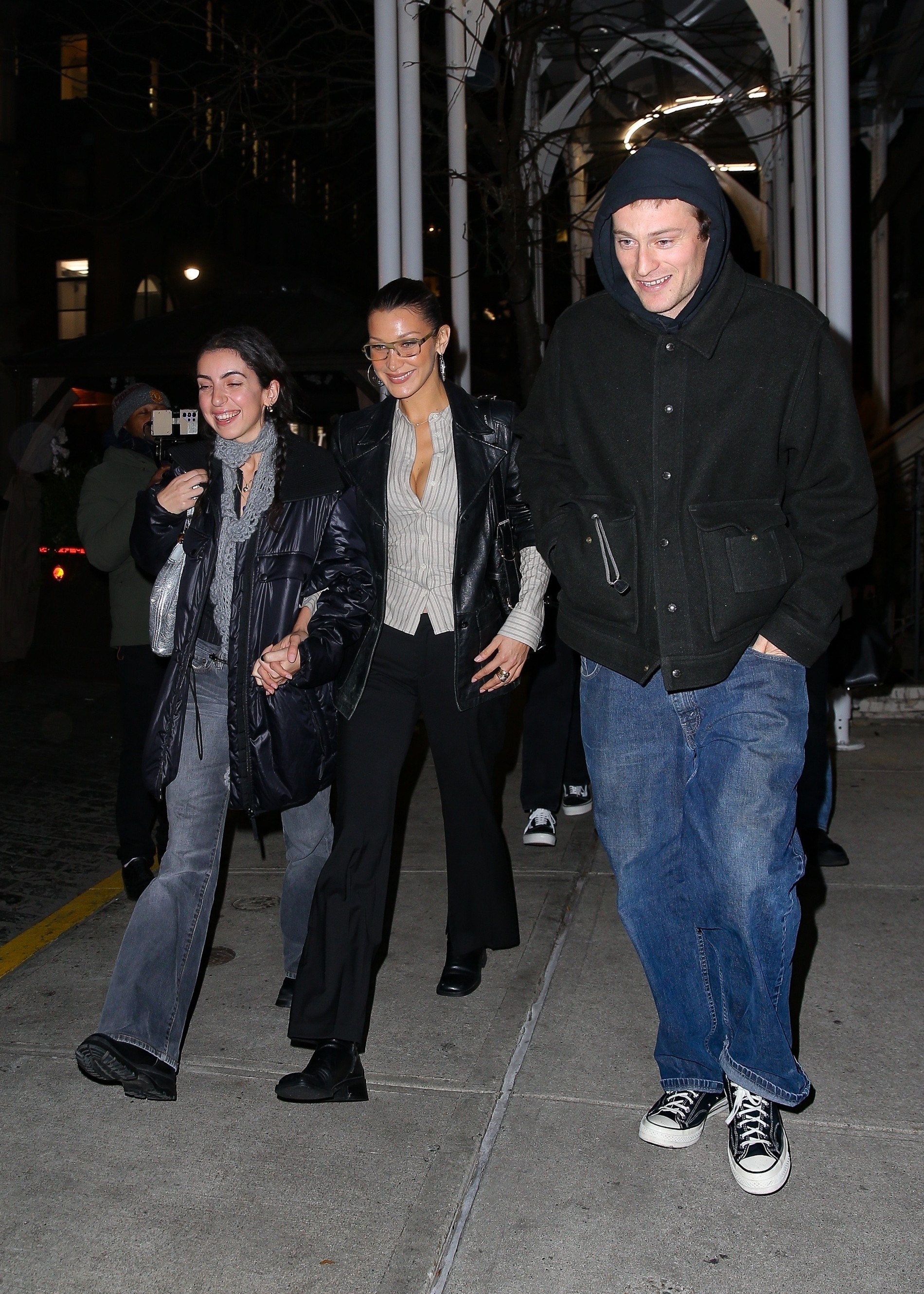 Белла Хадид с друзьями. Фото: Legion-media