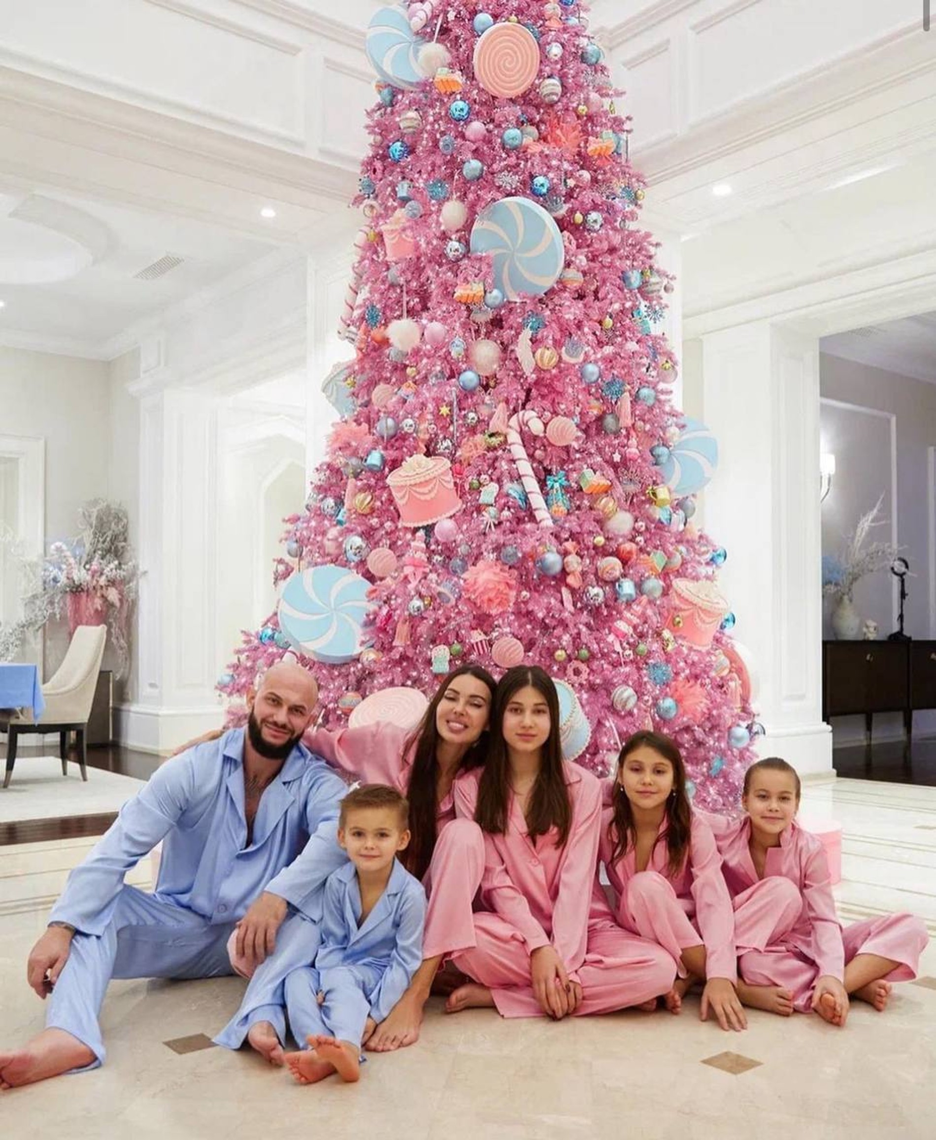 Семья Оксаны Самойловой и Джигана. Фото: Инстаграм (запрещен в РФ)