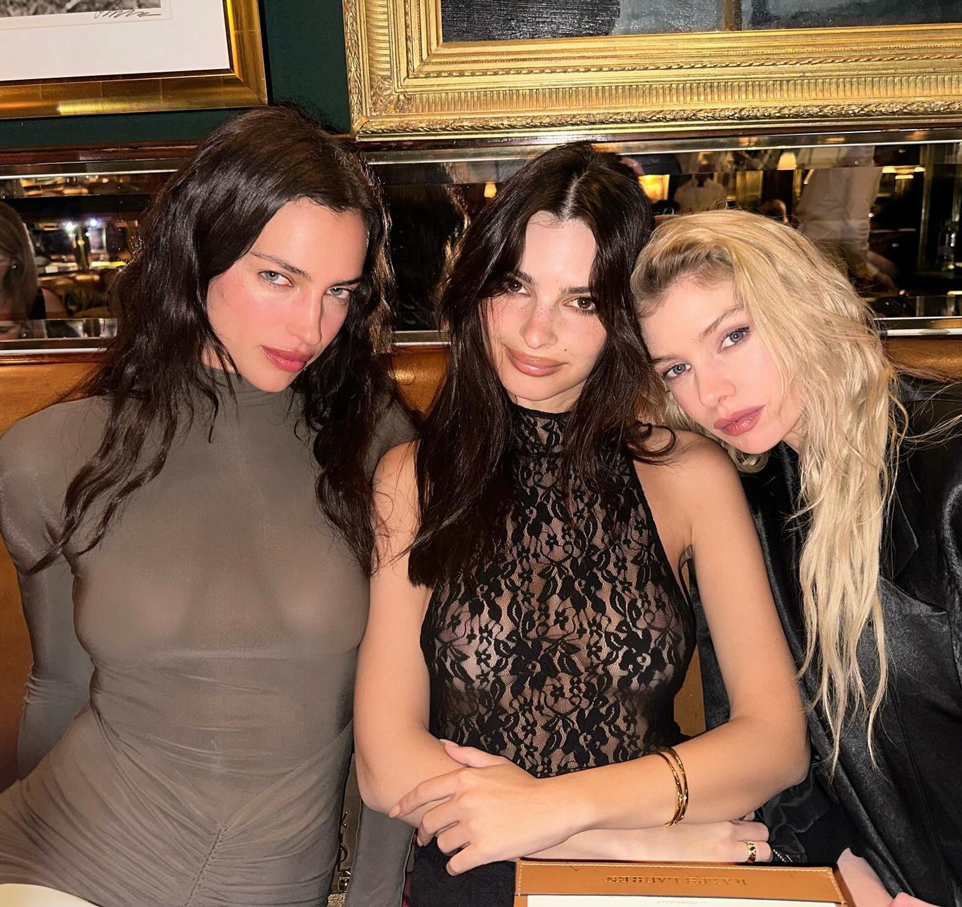 Ирина Шейк с Эмили Ратаковски и Стеллой Максвелл. Фото: Инстаграм* @irinashayk