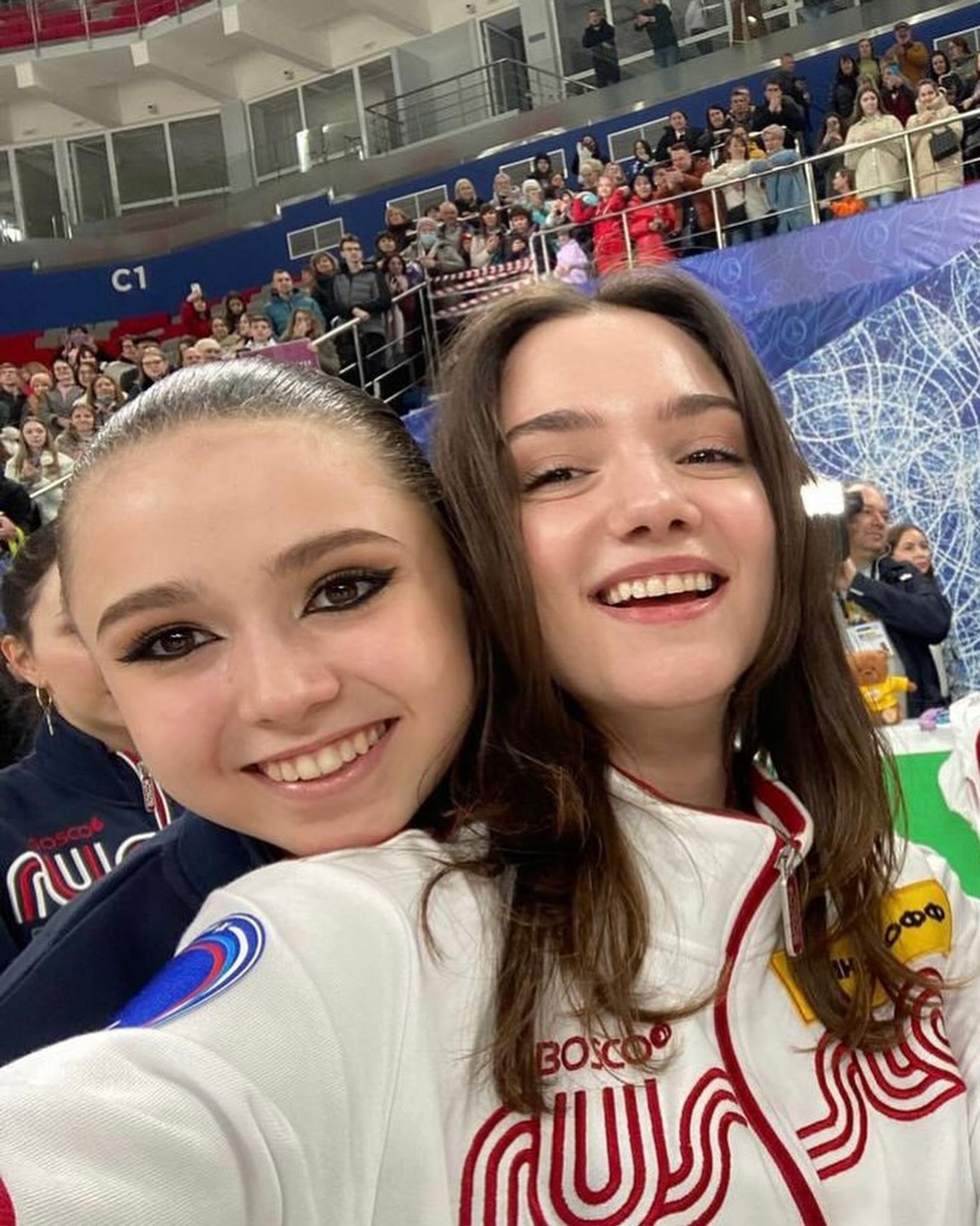 Камила Валиева и Евгения Медведева. Фото: Инстаграм* @jmedvedevaj