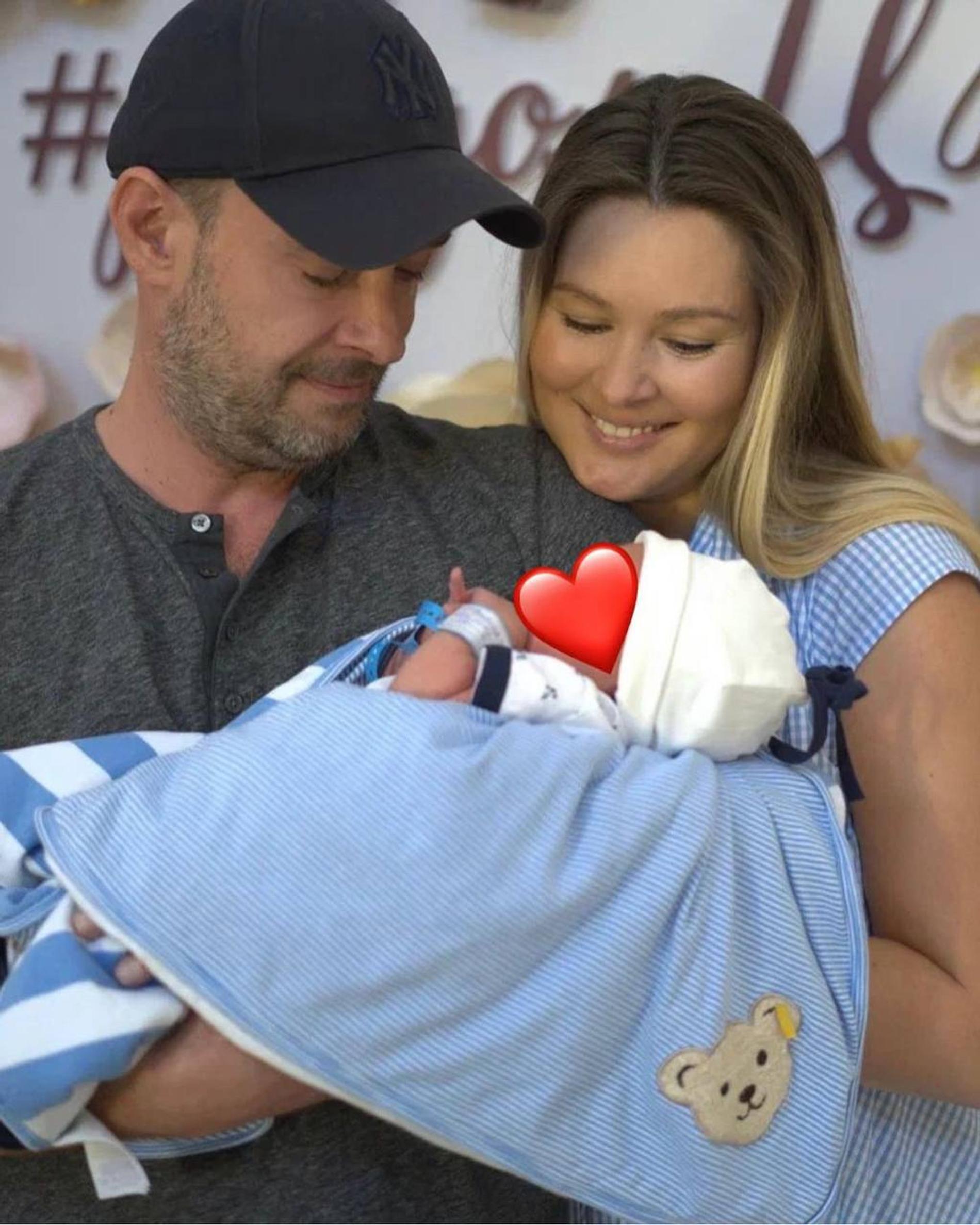 Мария Кожевникова с мужем и сыном. Фото: Инстаграм (запрещен в РФ) @mkozhevnikova