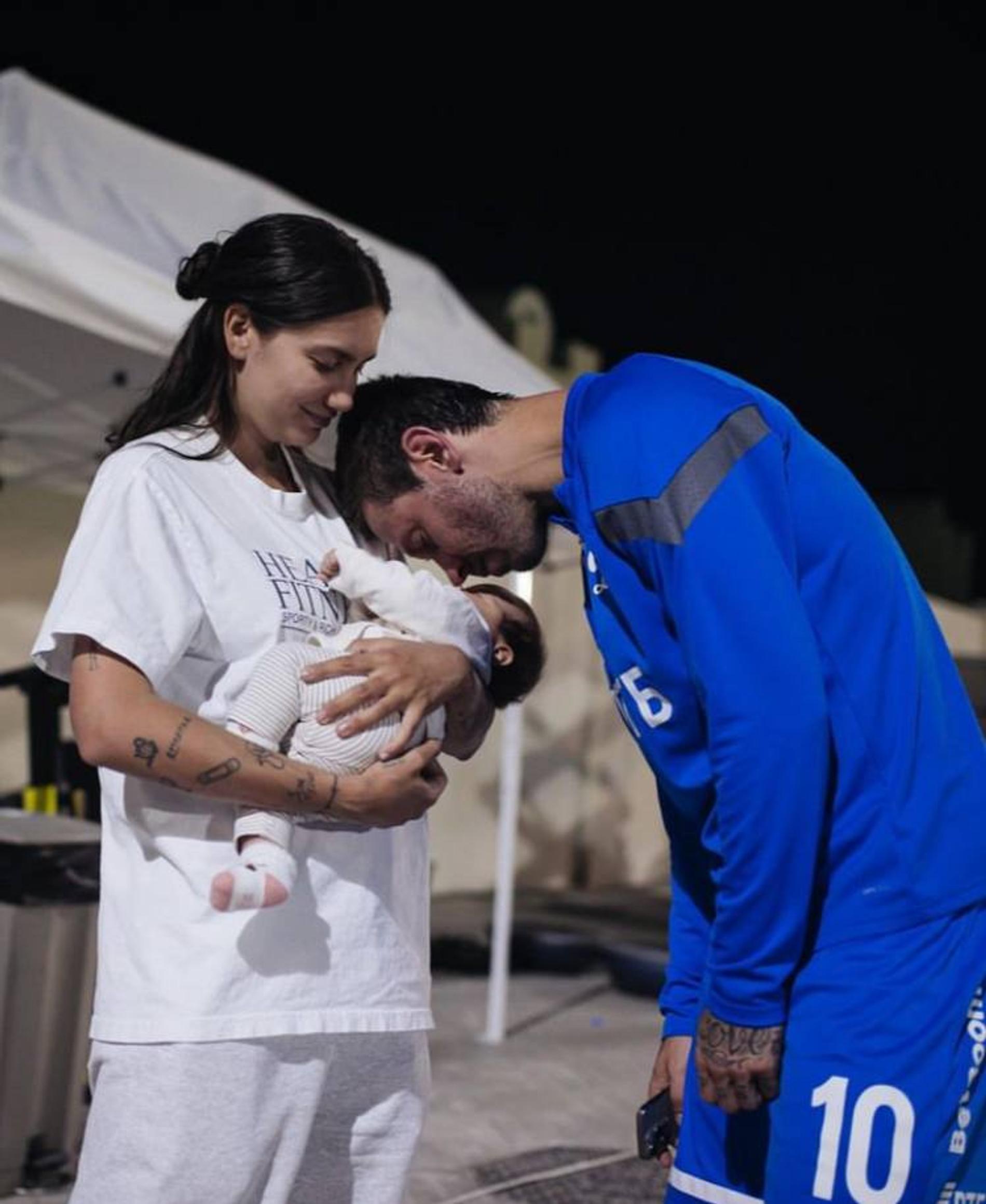 Карина Истомина и Федор Смолов с дочкой. Фото: Инстаграм* @smolovfedor_10