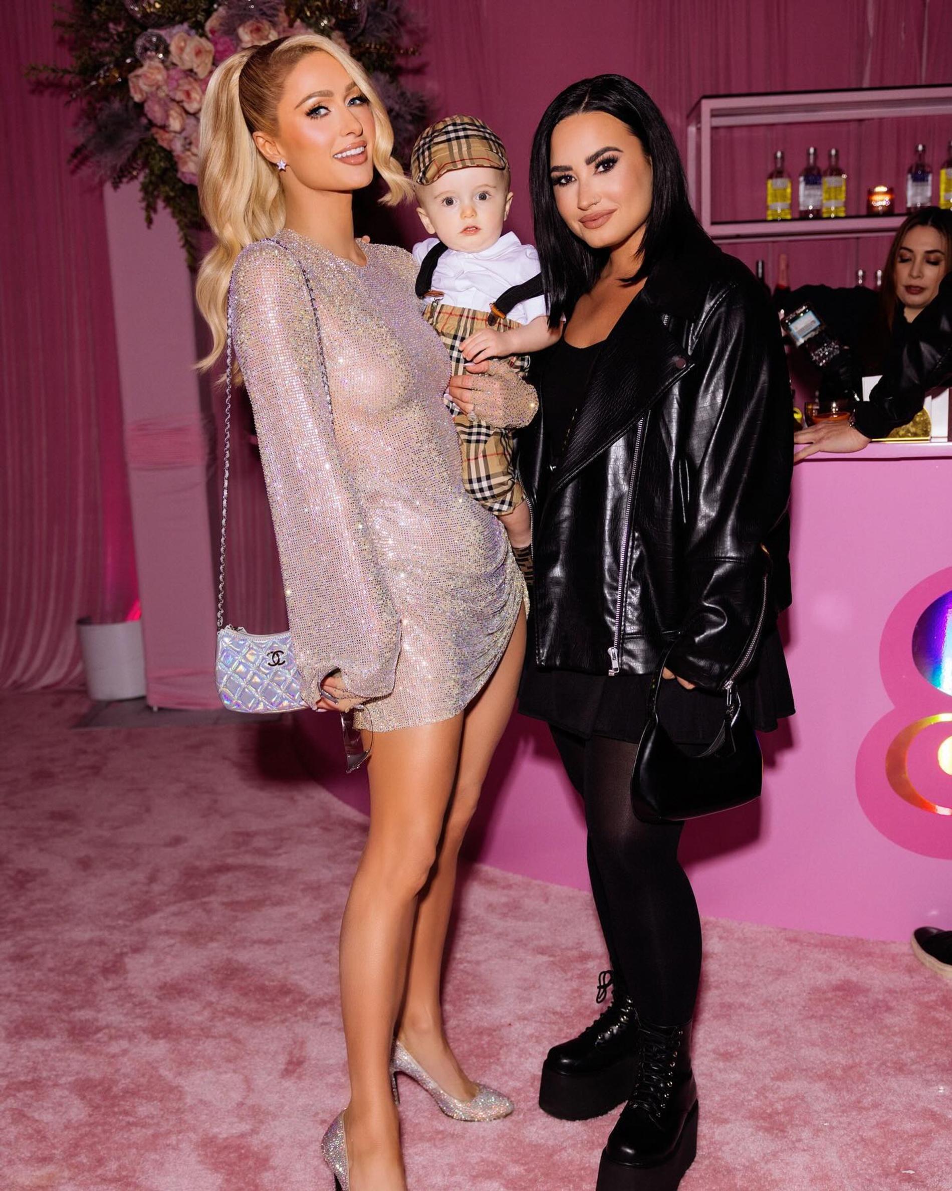 Пэрис Хилтон и Деми Ловато. Фото: Инстаграм (запрещен в РФ) @parishilton